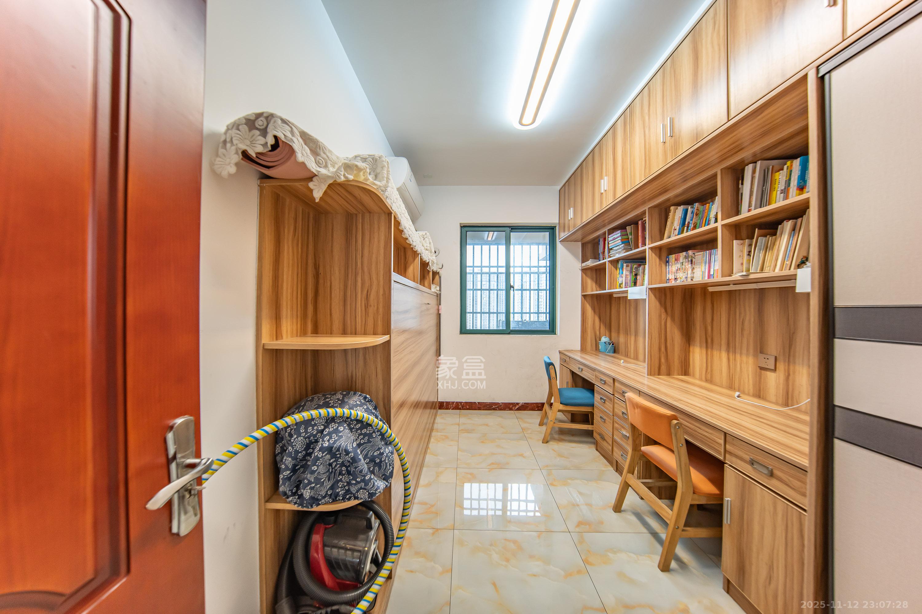 洋湖时代 4室2厅2卫 106.0万 洋湖时代 4室2厅2卫 106.0万卧室