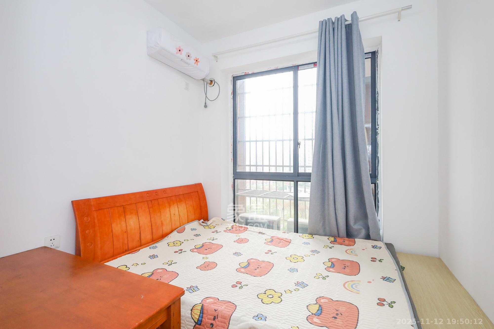 滨江海棠湾 3室2厅1卫 72.0万 滨江海棠湾 3室2厅1卫 72.0万卧室