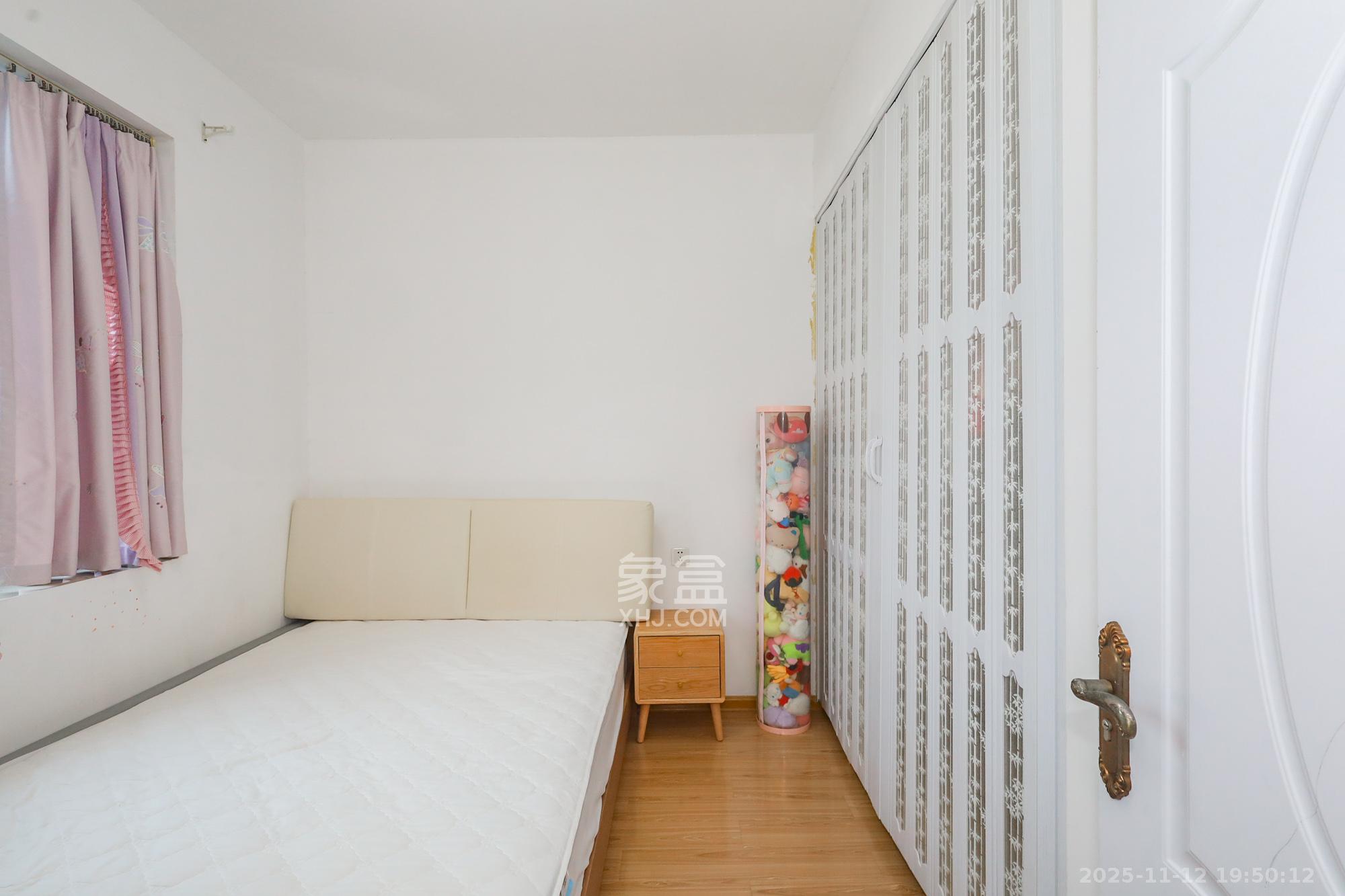 滨江海棠湾  3室2厅1卫    72.0万卧室