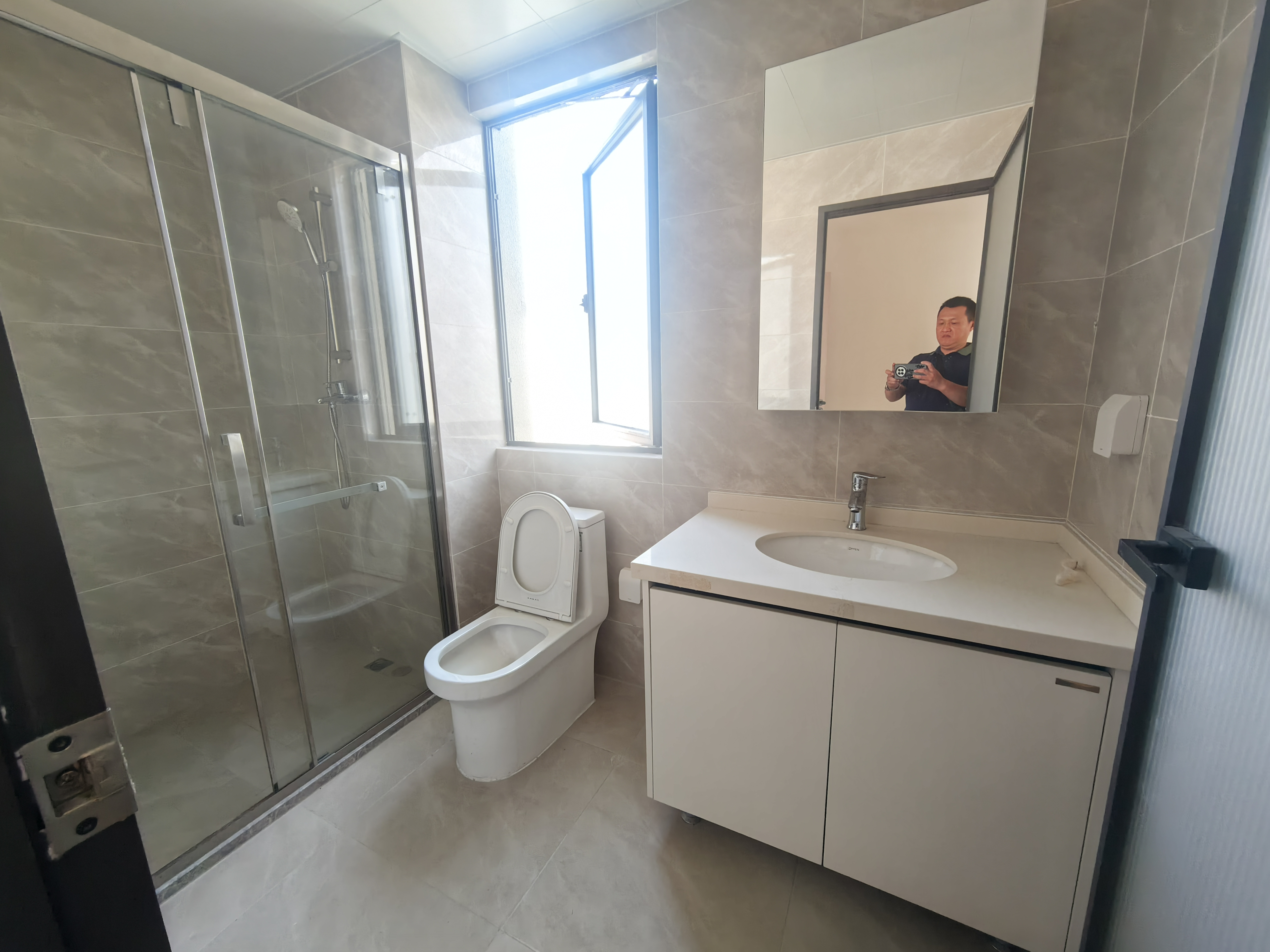 海府大院(海府路41号) 3室2厅2卫 3200.0元/月 海府大院(海府路41号) 3室2厅2卫 3200.0元/月室内图