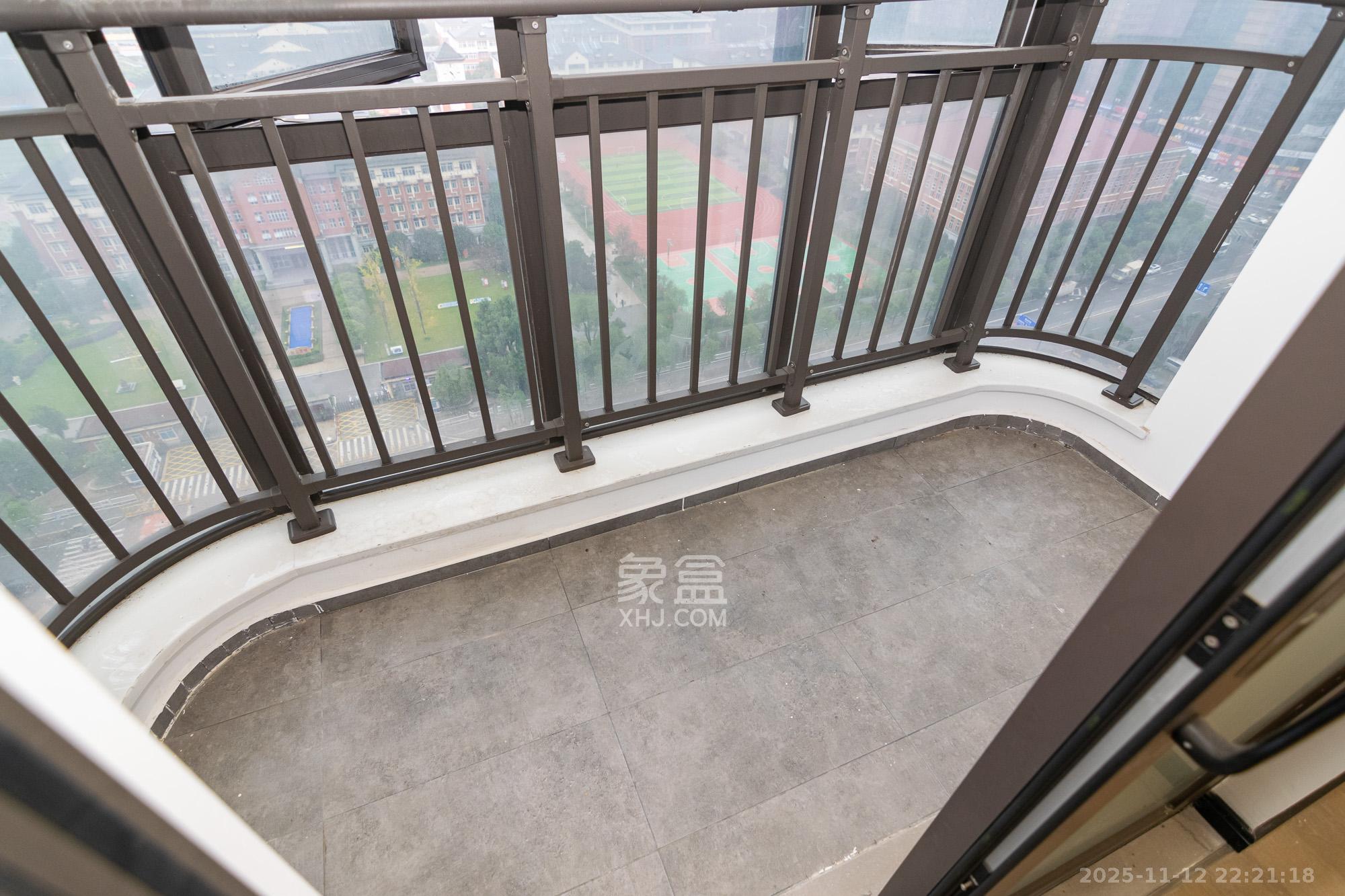 润和美郡（润和紫郡五期）  5室2厅2卫    108.0万阳台