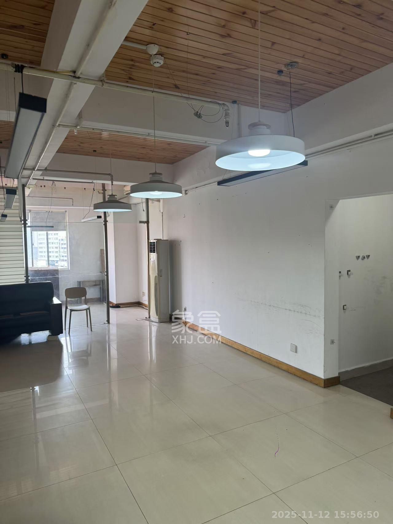 蓝色地标   148.7㎡      2500.0元/月室内图