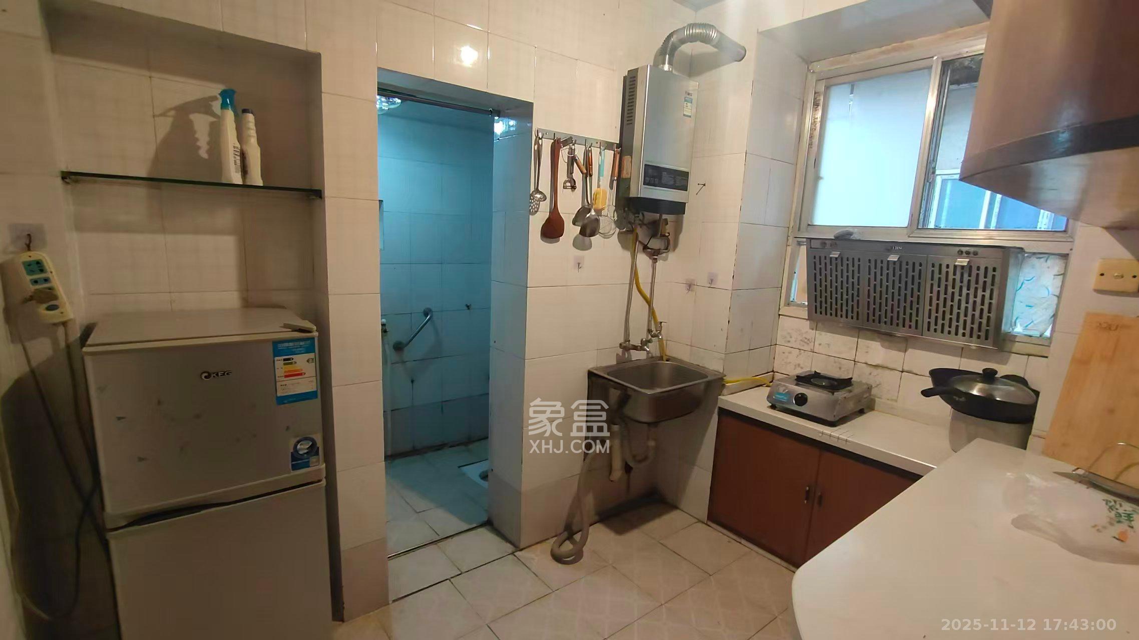 向东南社区  2室1厅1卫    1300.0元/月室内图