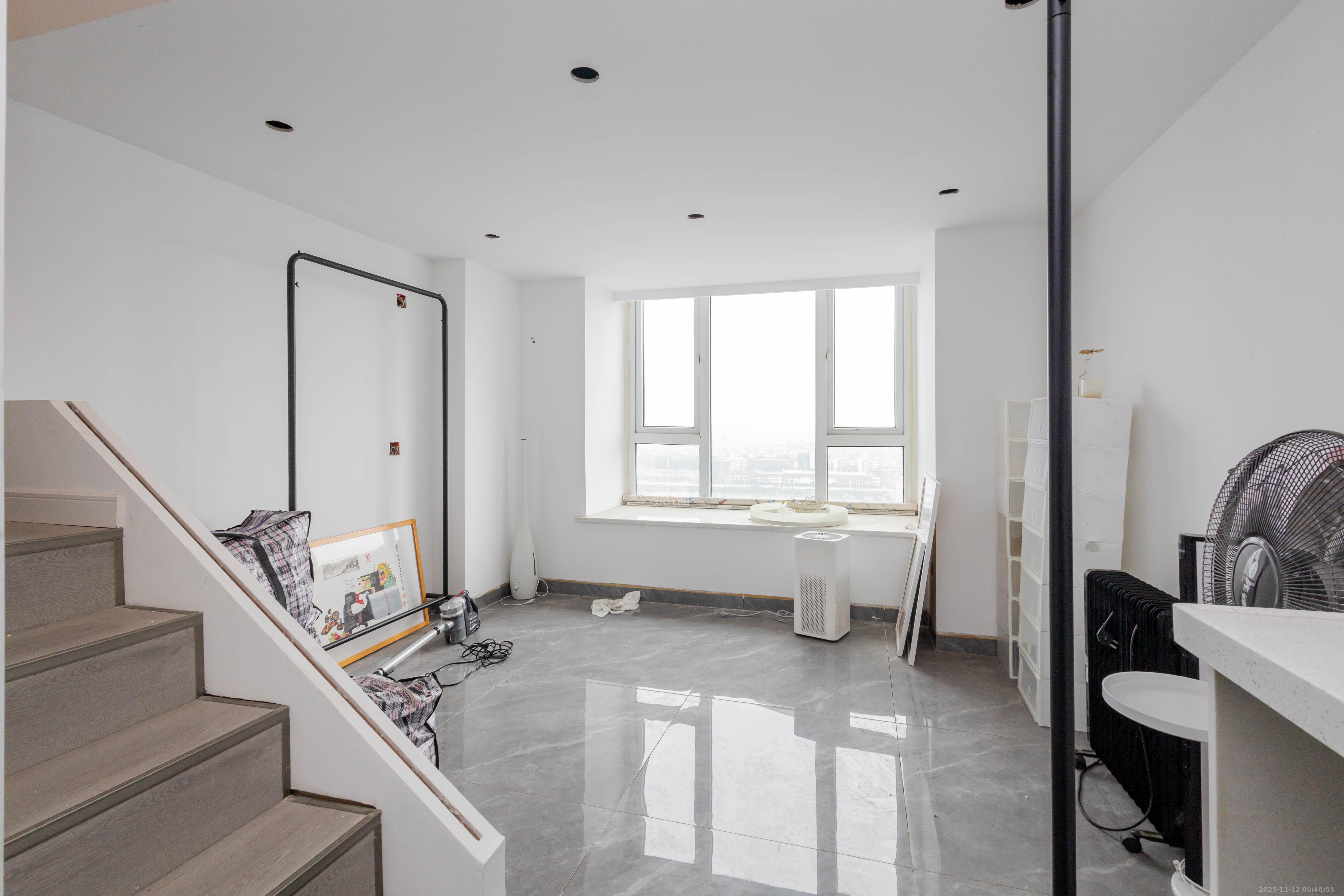 芙蓉万国城MOMA（卓越汇富苑）  2室1厅1卫    30.0万客厅