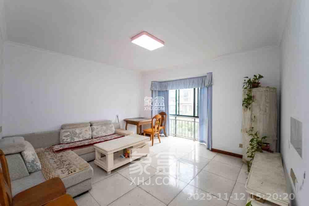 东方新城 4室2厅2卫 2200.0元/月 东方新城 4室2厅2卫 2200.0元/月室内图