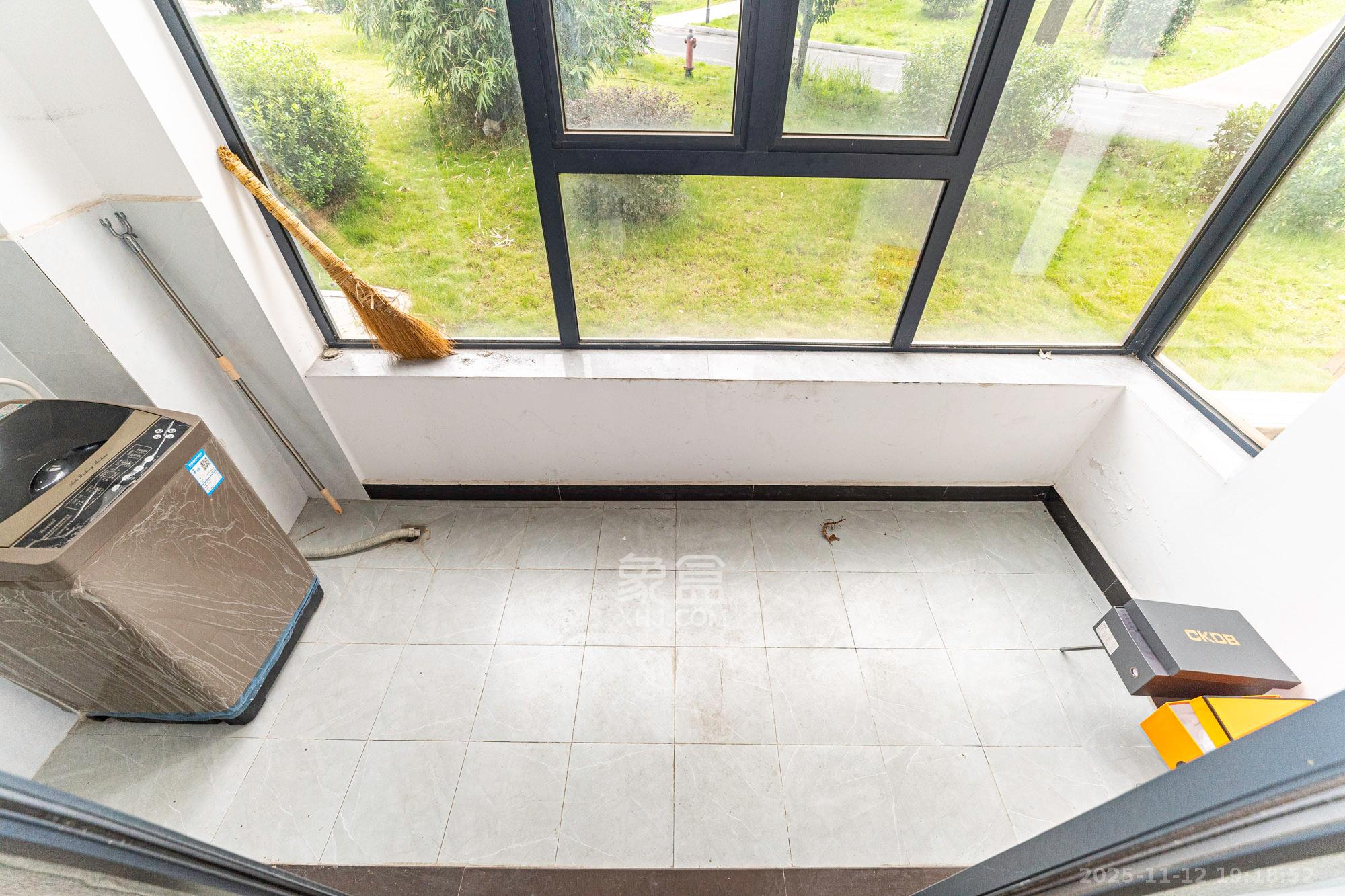 紫华郡  3室1厅1卫    40.0万阳台