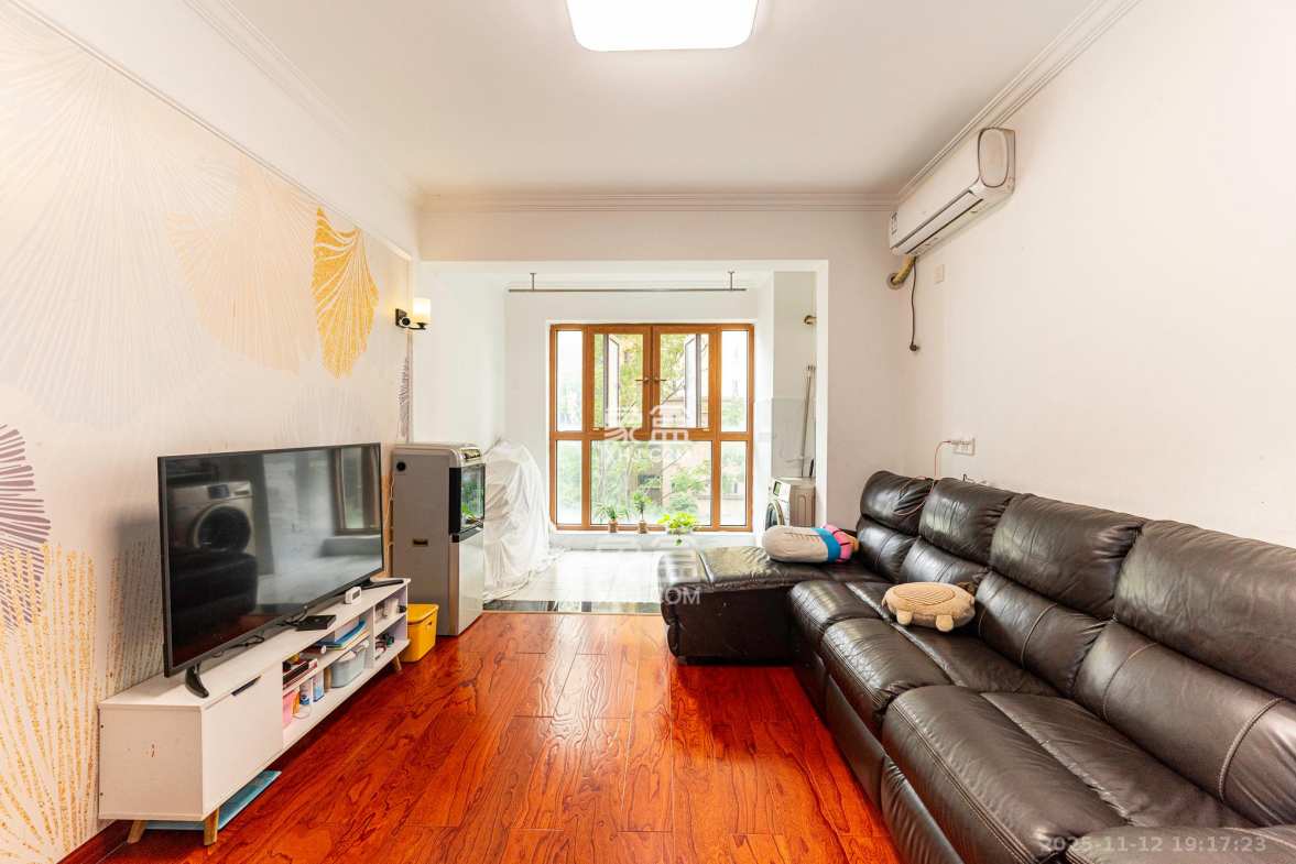 MOMA当代广场 3室1厅1卫 55.0万 MOMA当代广场 3室1厅1卫 55.0万客厅