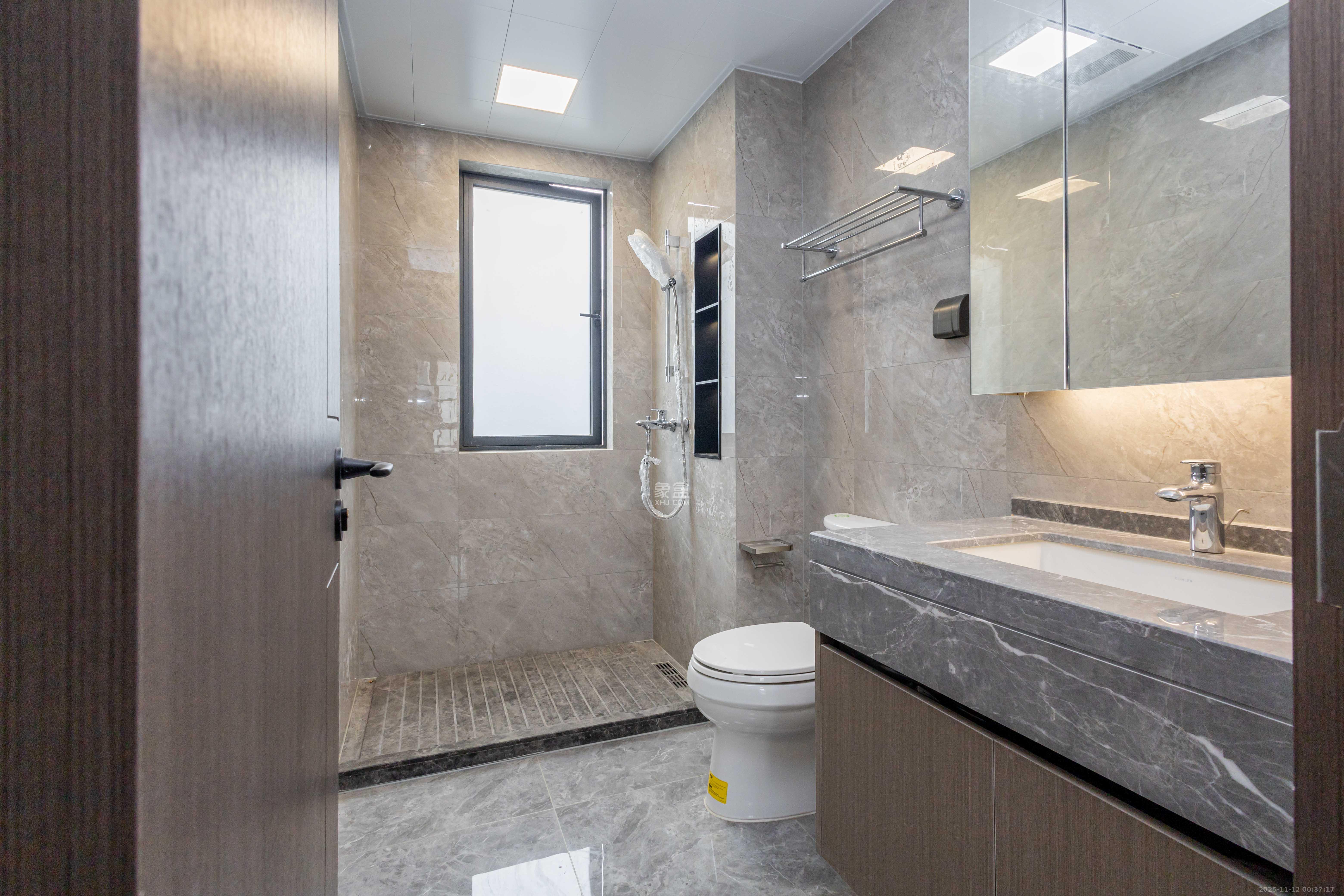 湘语洺悦  4室2厅2卫    200.0万卫生间