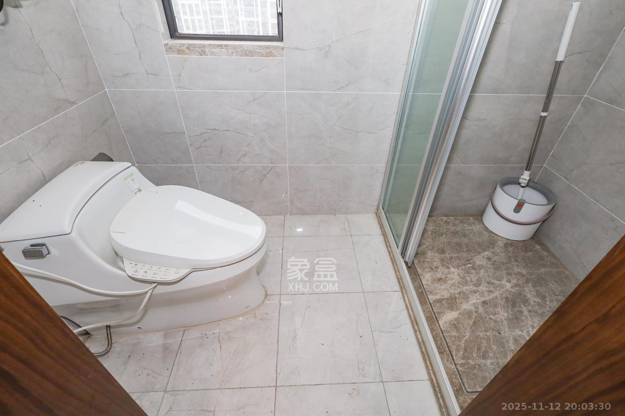 万科里金域滨江  4室2厅2卫    316.0万卫生间