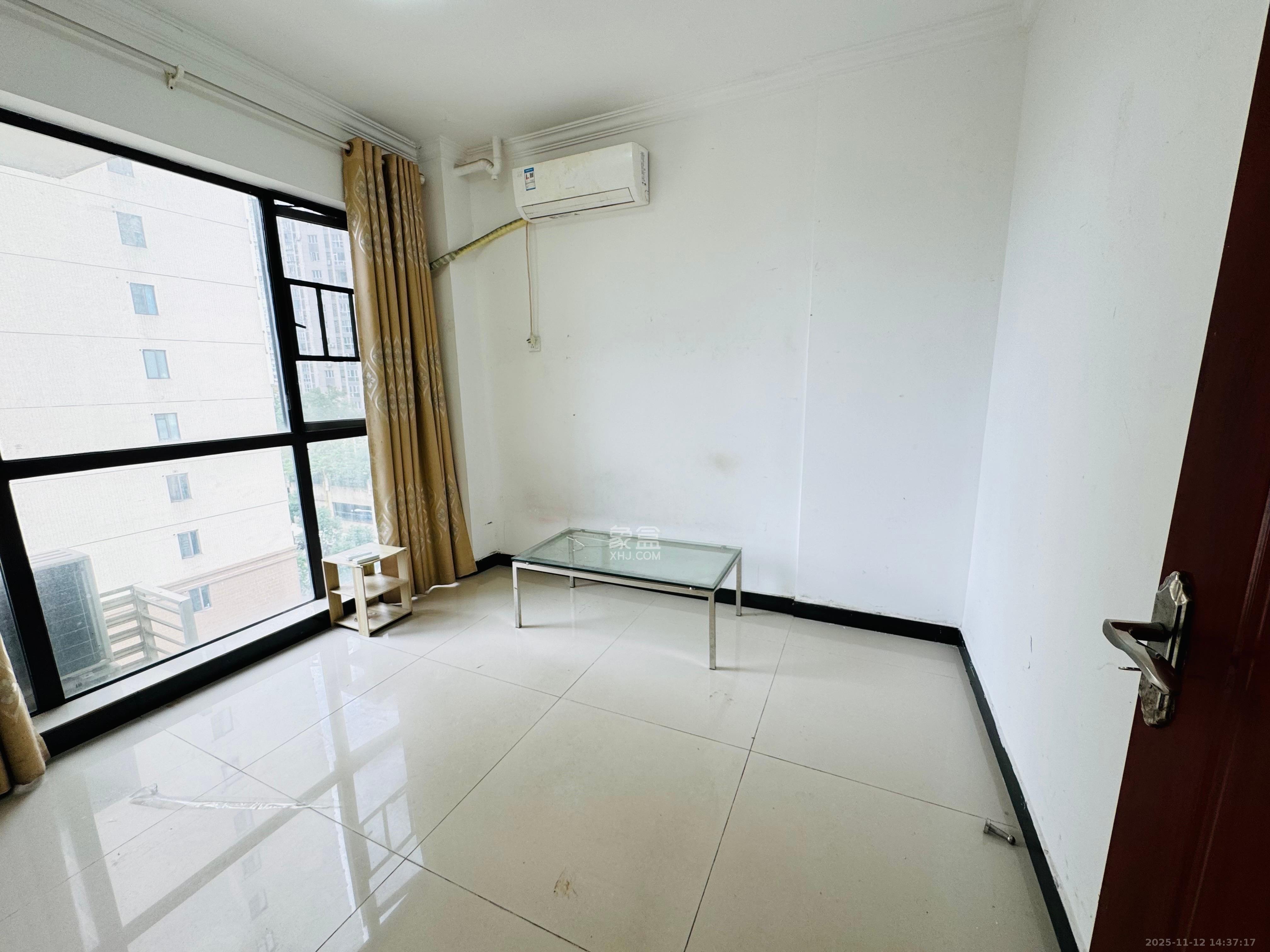 芙蓉别墅山庄(嘉湘华庭) 3室2厅1卫 2700.0元/月 芙蓉别墅山庄(嘉湘华庭) 3室2厅1卫 2700.0元/月室内图