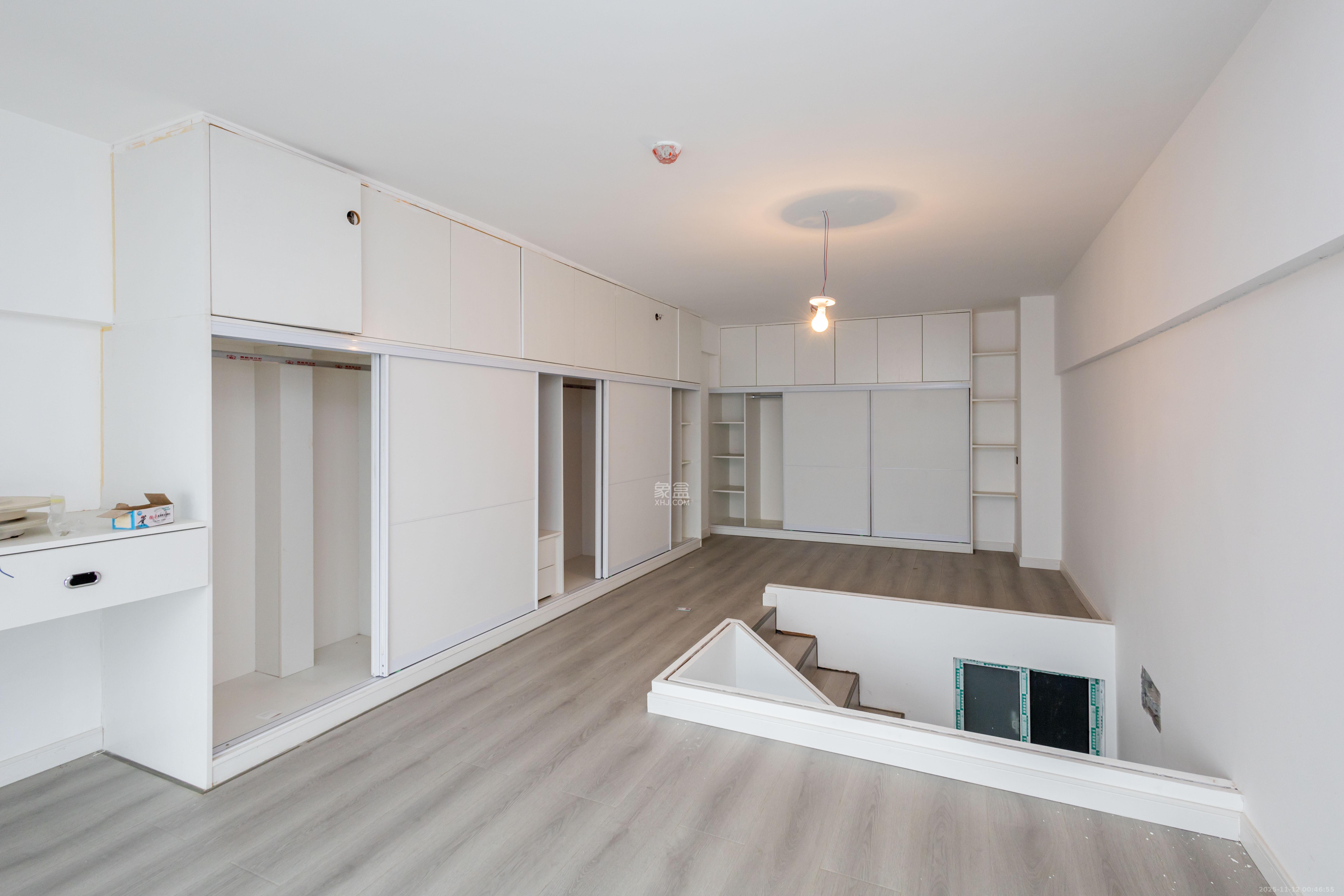 芙蓉万国城MOMA（卓越汇富苑）  2室1厅1卫    30.0万卧室