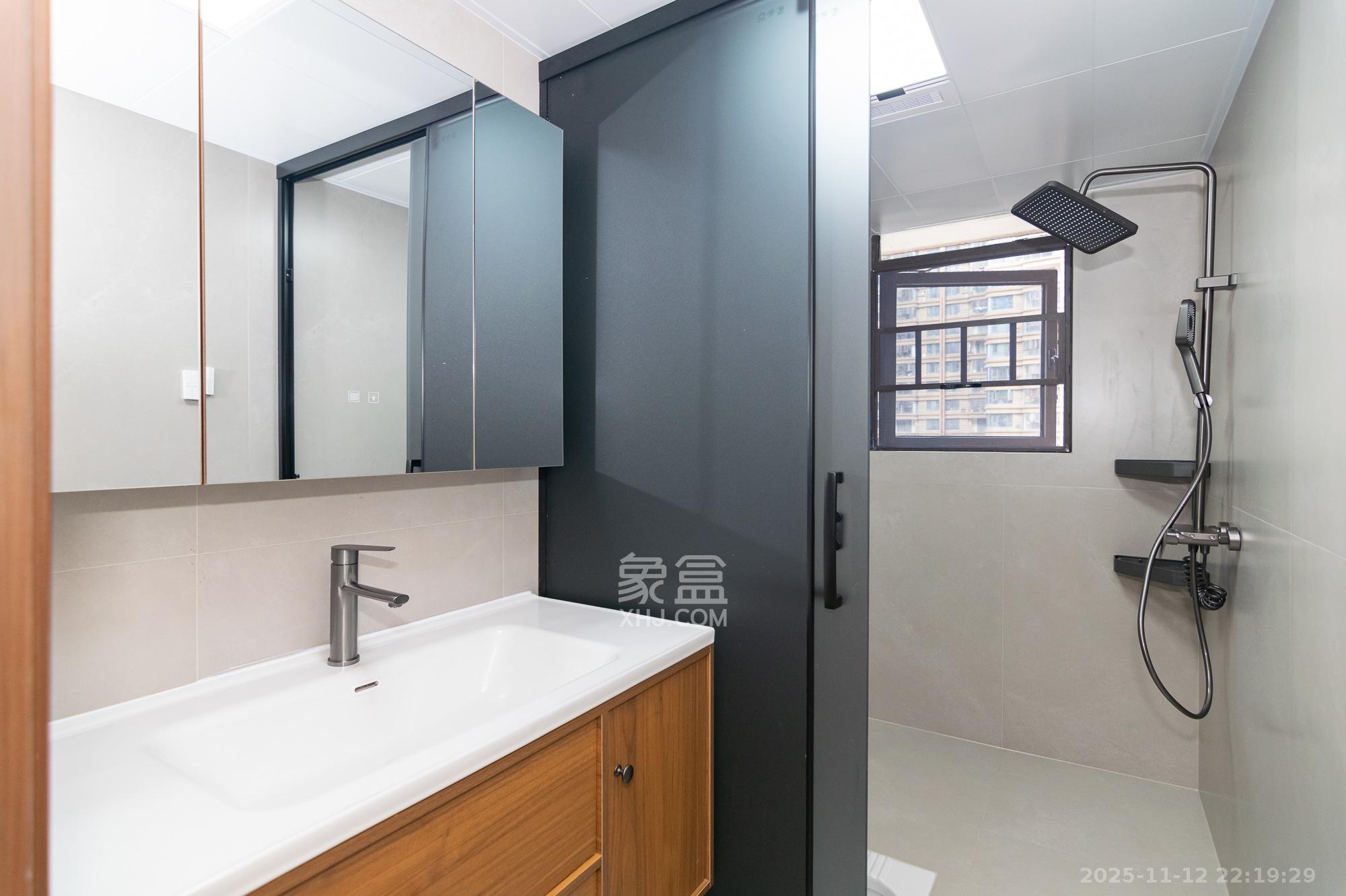 润和长郡(润和紫郡二三期) 5室2厅2卫 129.0万 润和长郡(润和紫郡二三期) 5室2厅2卫 129.0万卫生间