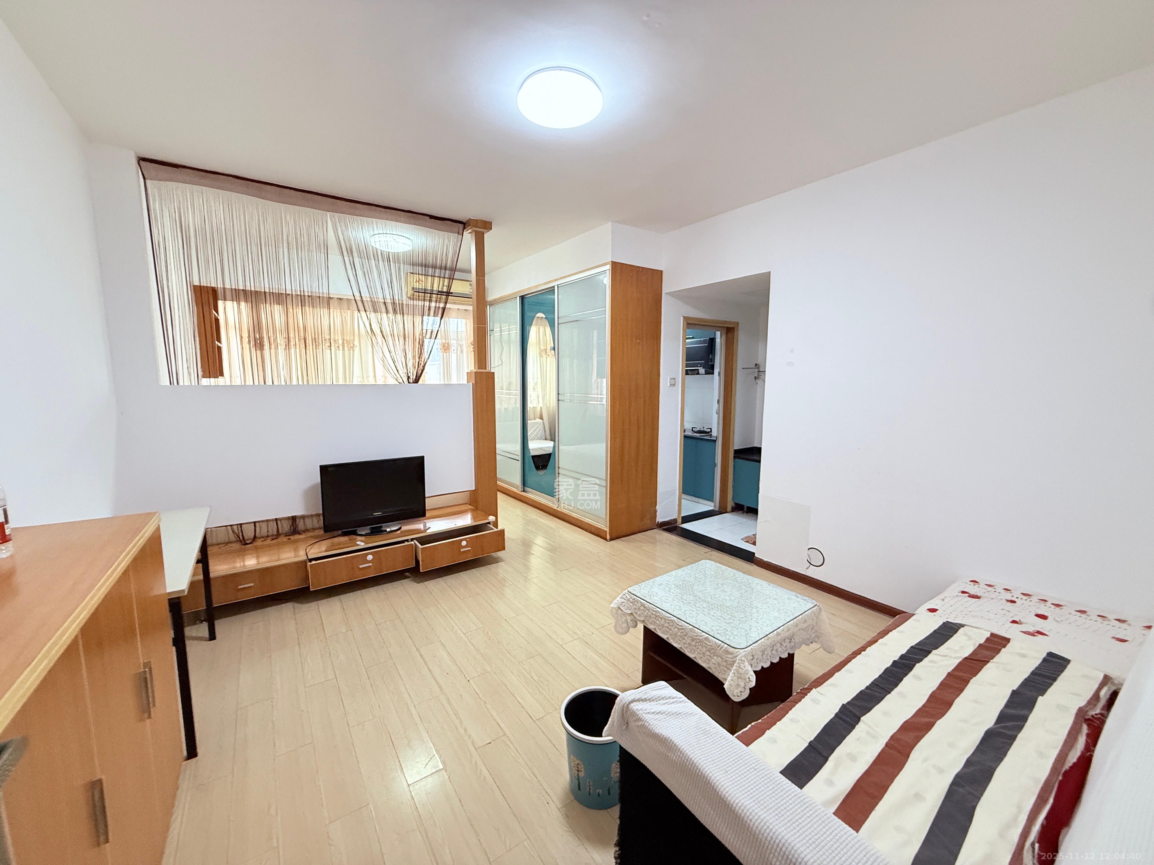 金碧文华  1室1厅1卫    1300.0元/月