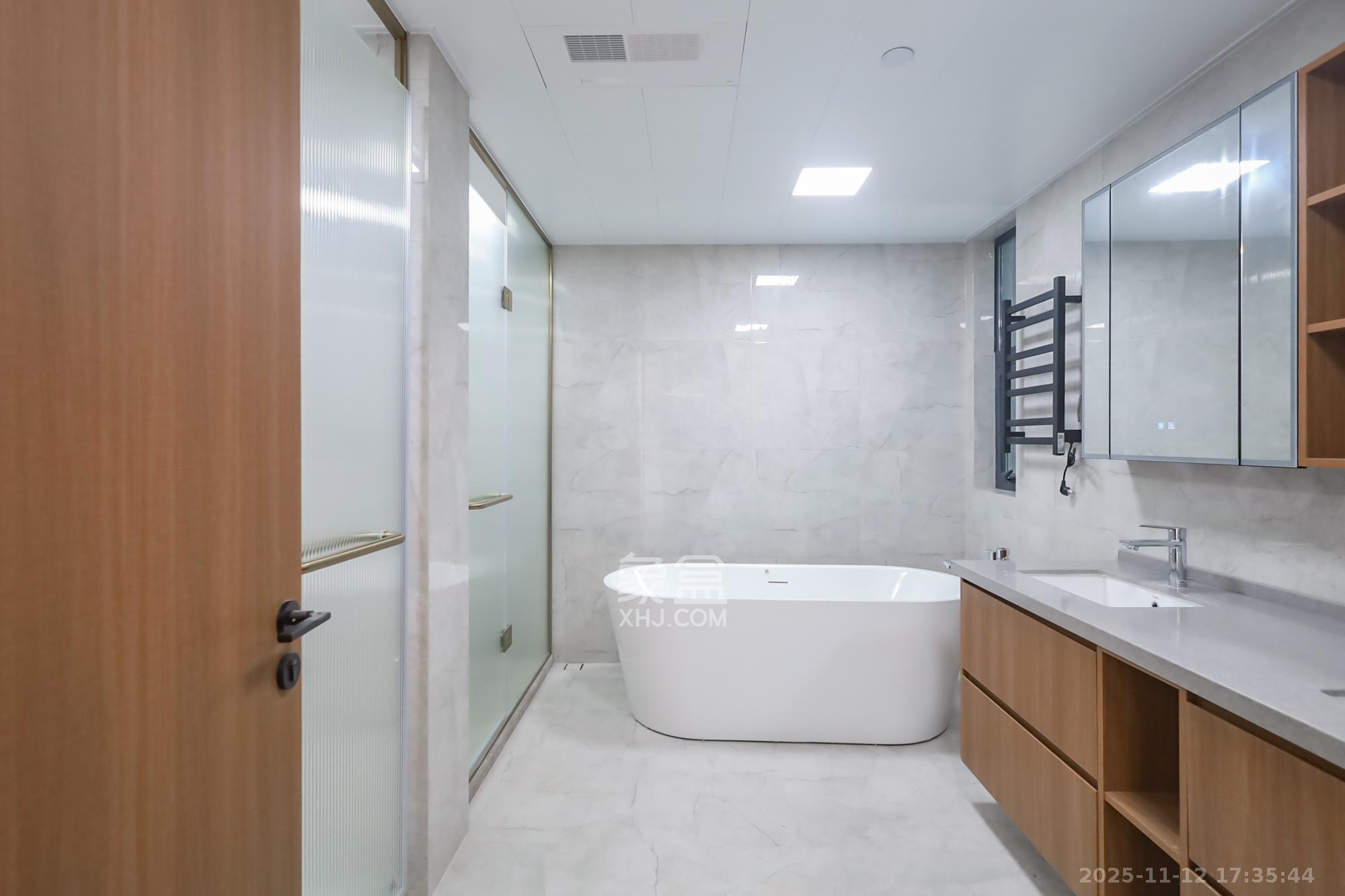 江山印 4室2厅3卫 720.0万 江山印 4室2厅3卫 720.0万卫生间