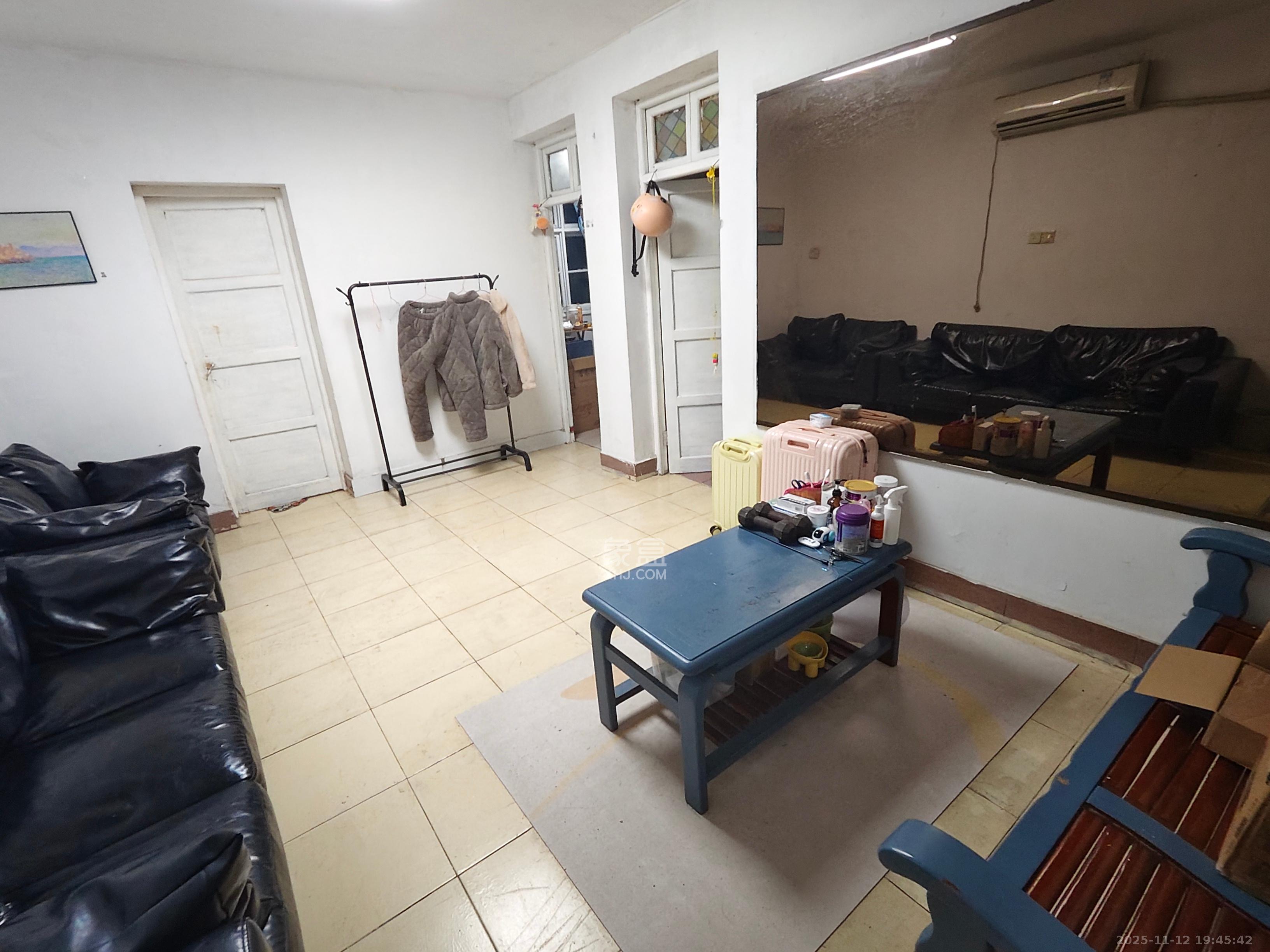 民政局宿舍  2室1厅1卫    1300.0元/月