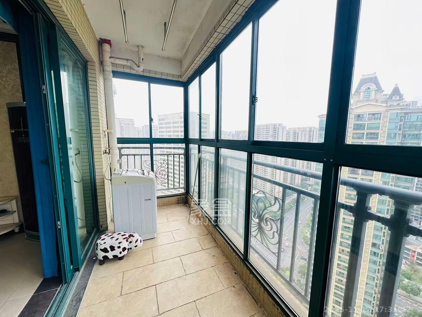 恒大御景湾 3室2厅22卫 3200.0元/月 恒大御景湾 3室2厅22卫 3200.0元/月室内图