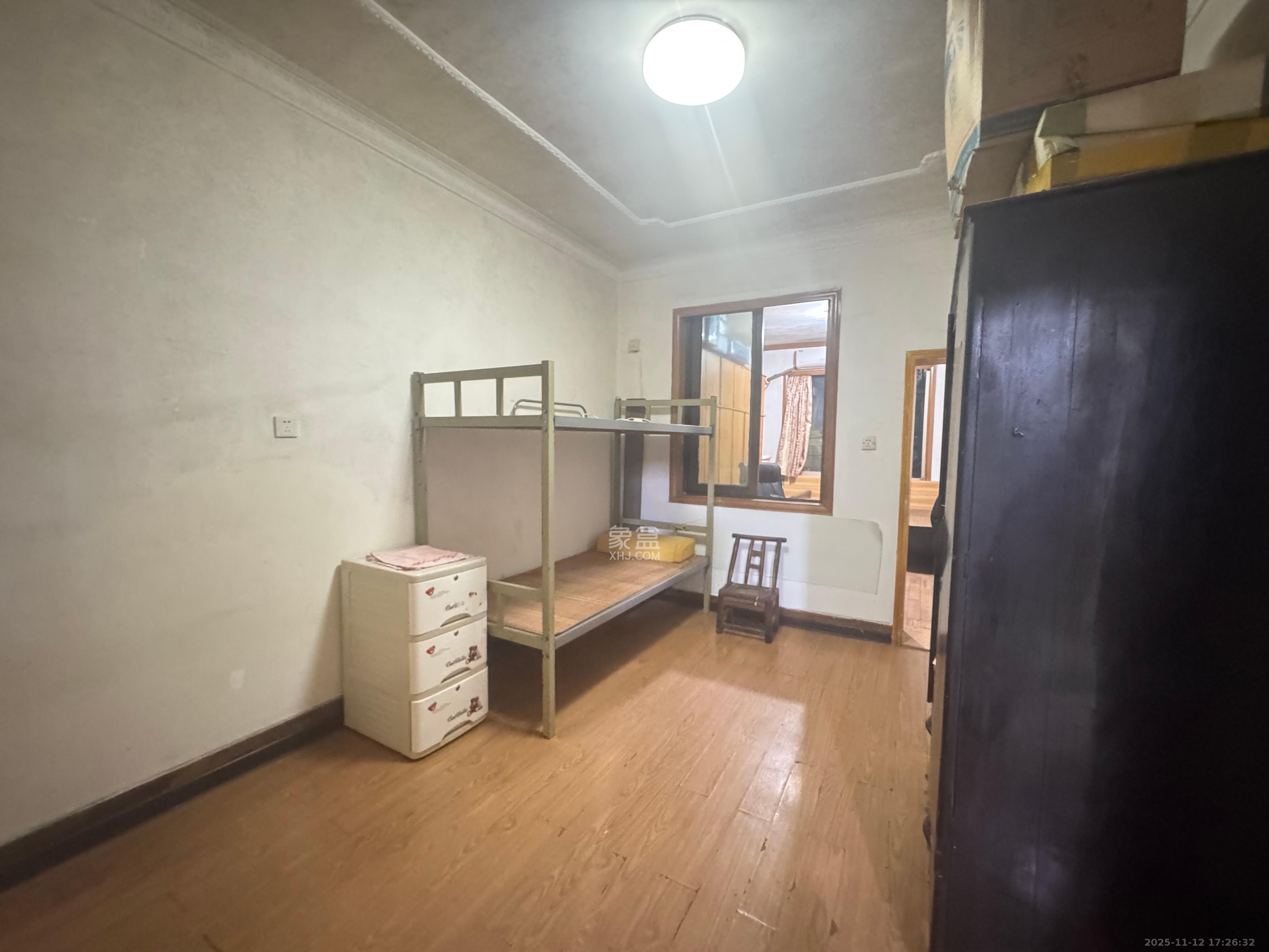 东风路招标局宿舍  3室2厅1卫    2400.0元/月室内图