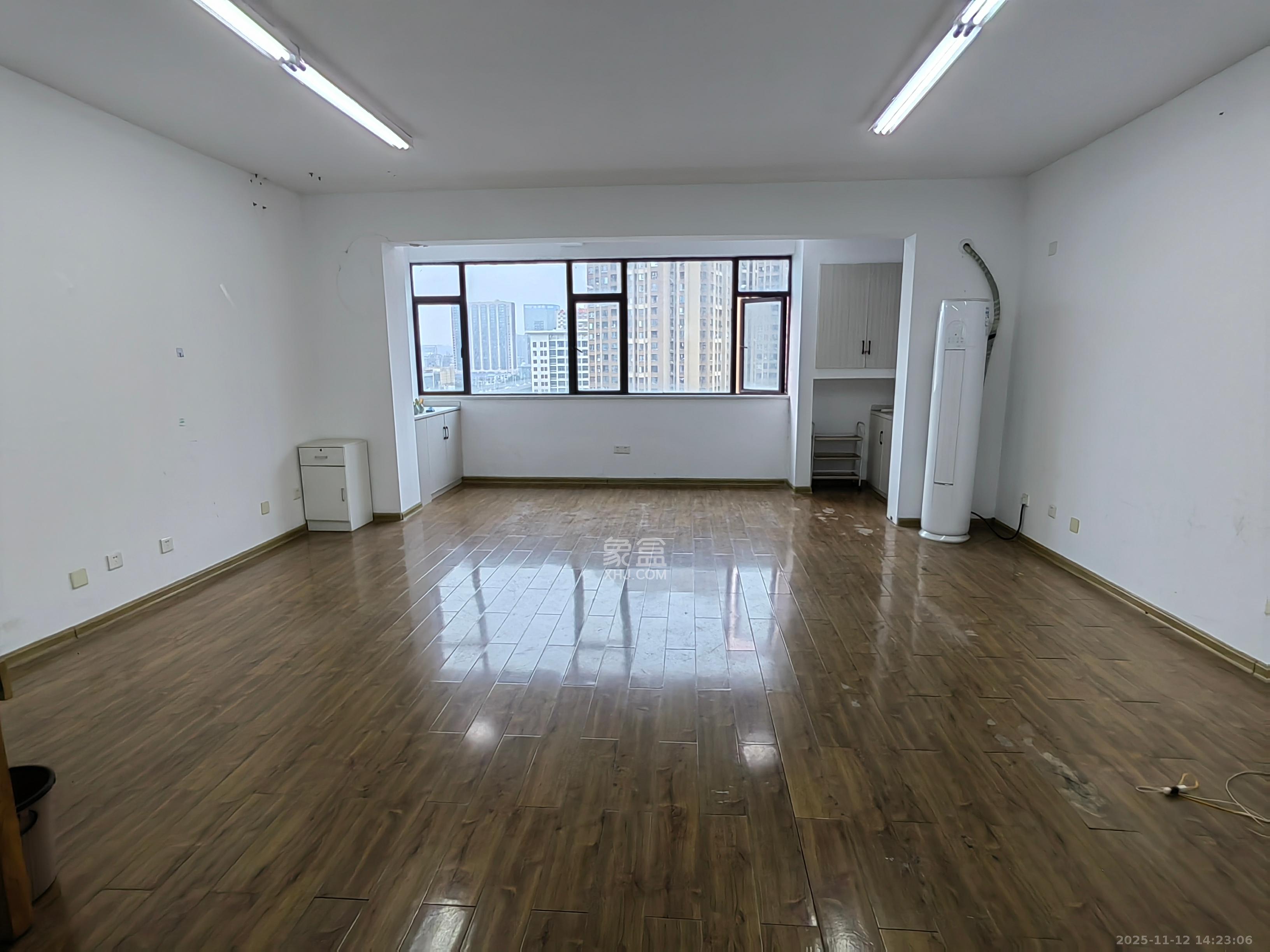 锦湘国际星城三期（锦绣苑）  2室2厅1卫    1700.0元/月