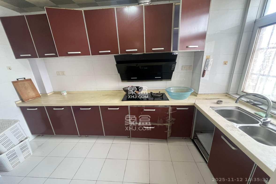 嘉盛华庭(一期、二期、三期) 3室2厅1卫 2700.0元/月 嘉盛华庭(一期、二期、三期) 3室2厅1卫 2700.0元/月室内图