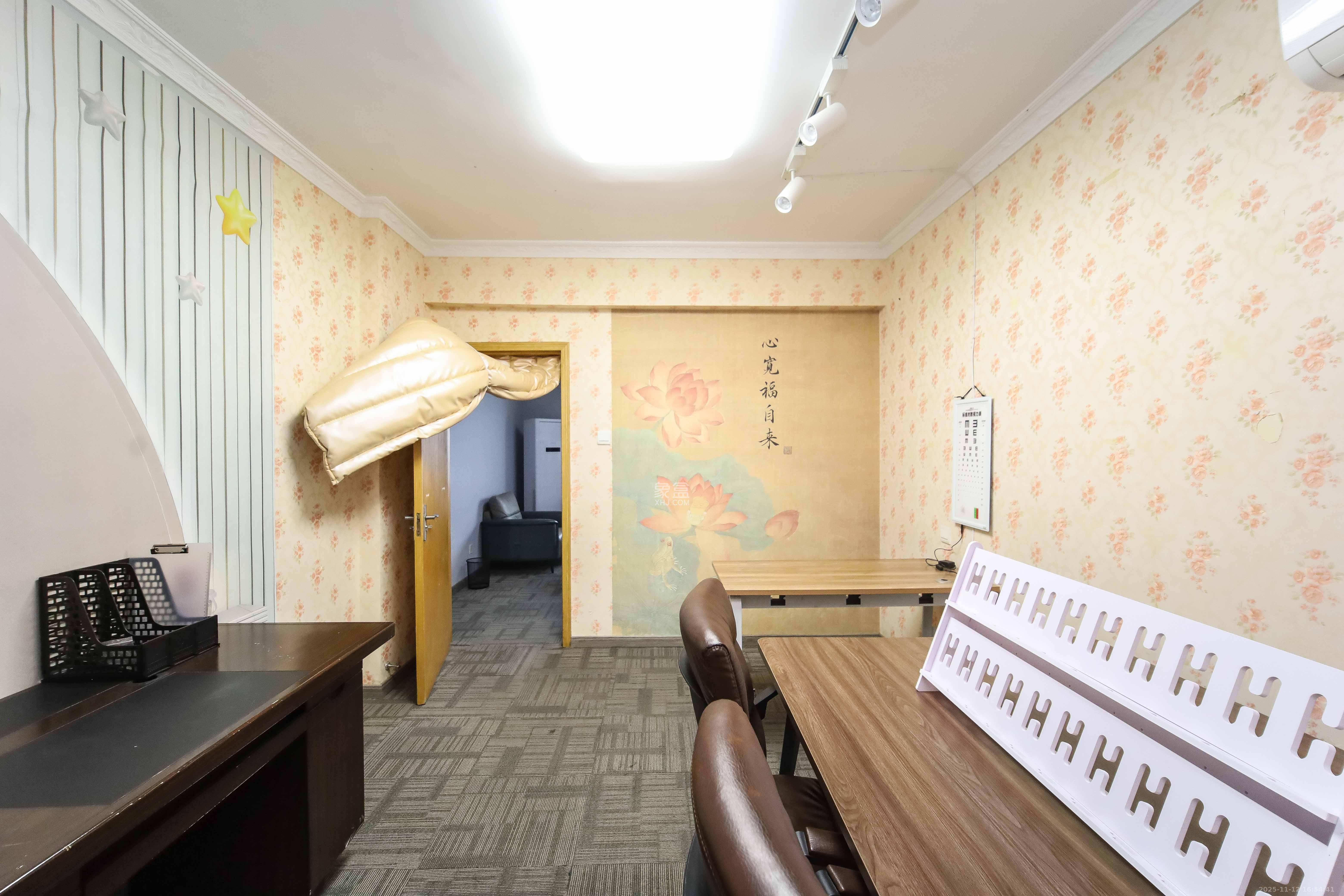 银港水晶城 3室2厅1卫 105.0万 银港水晶城 3室2厅1卫 105.0万卧室