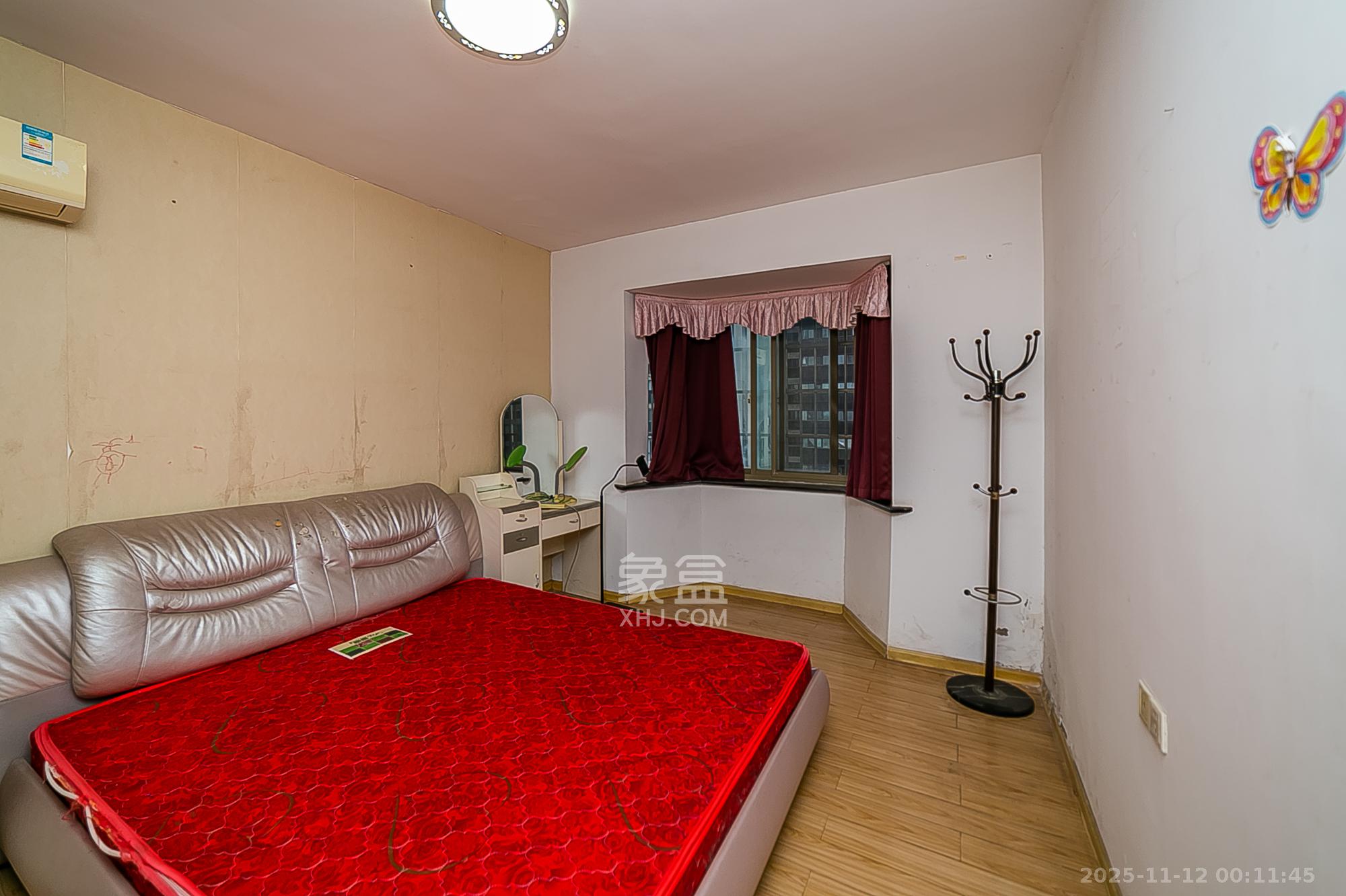 层上观邸 3室2厅2卫 95.0万 层上观邸 3室2厅2卫 95.0万卧室