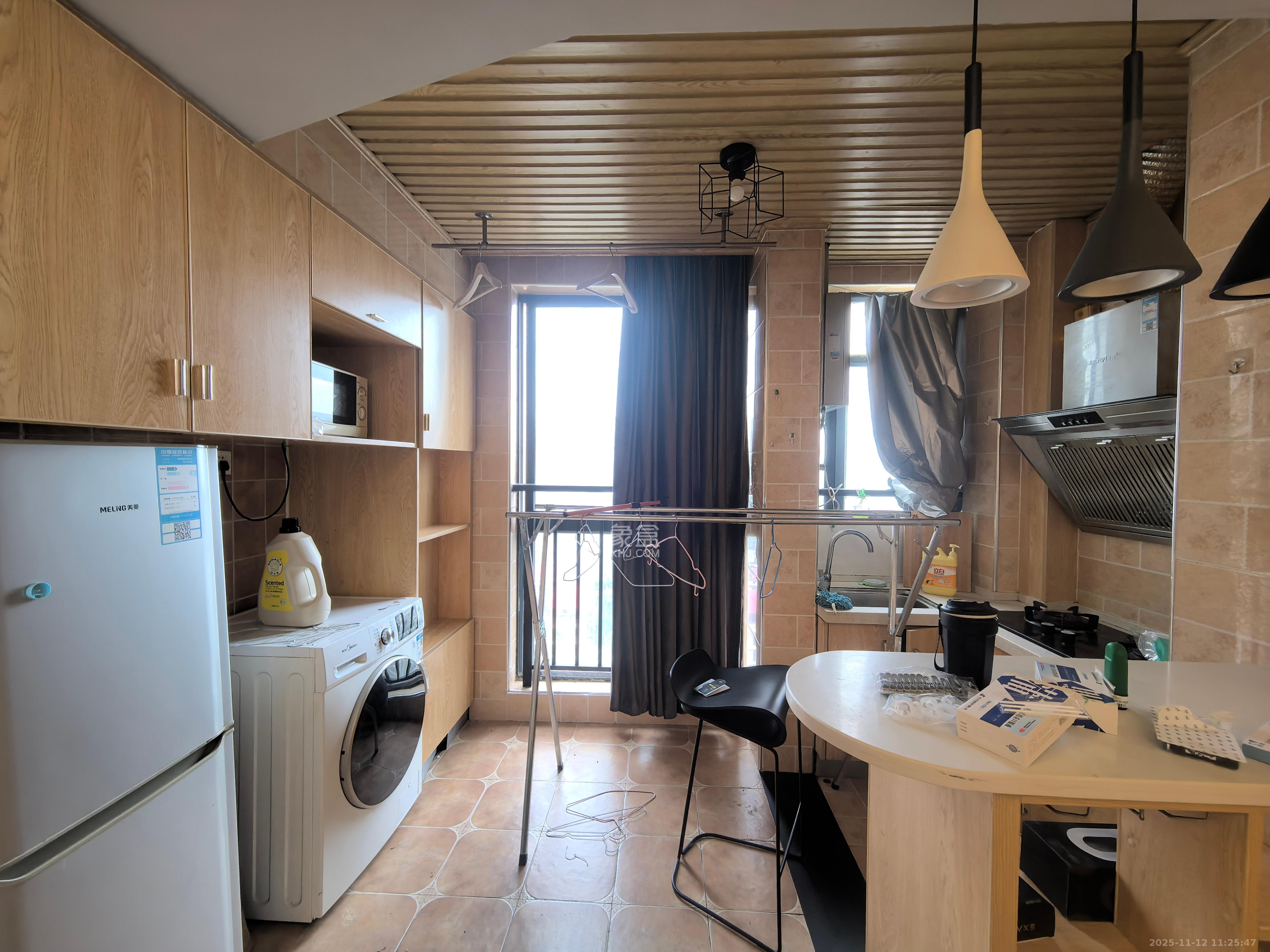 山水湾  1室1厅1卫    1450.0元/月室内图