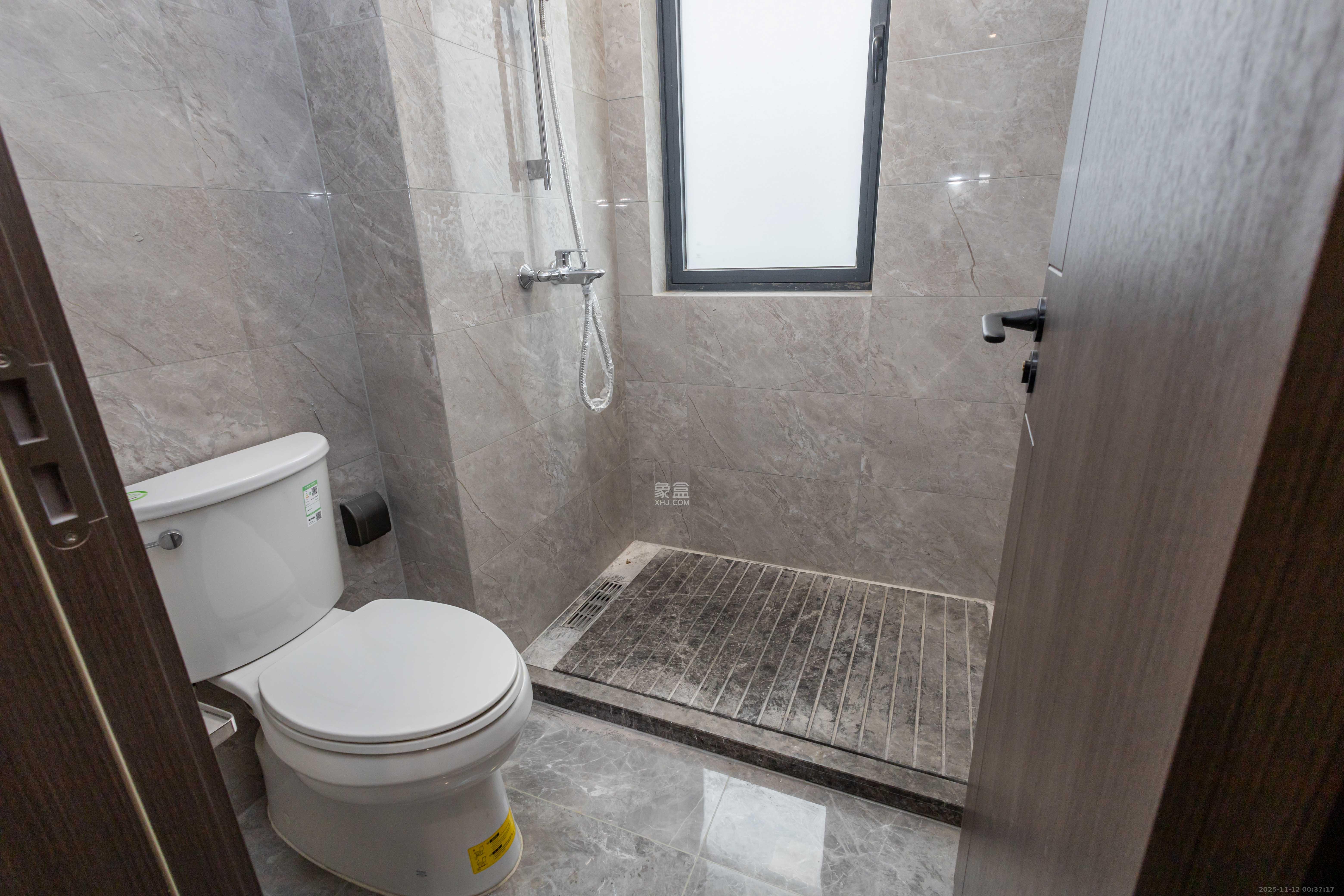 湘语洺悦 4室2厅2卫 200.0万 湘语洺悦 4室2厅2卫 200.0万卫生间