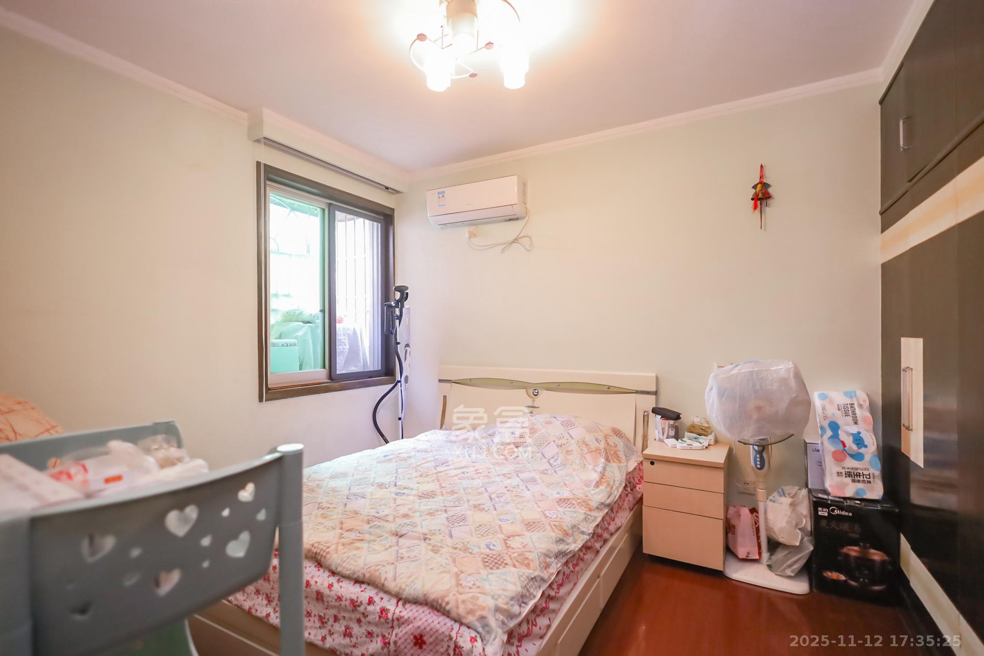 园林局宿舍  2室2厅1卫    61.8万卧室