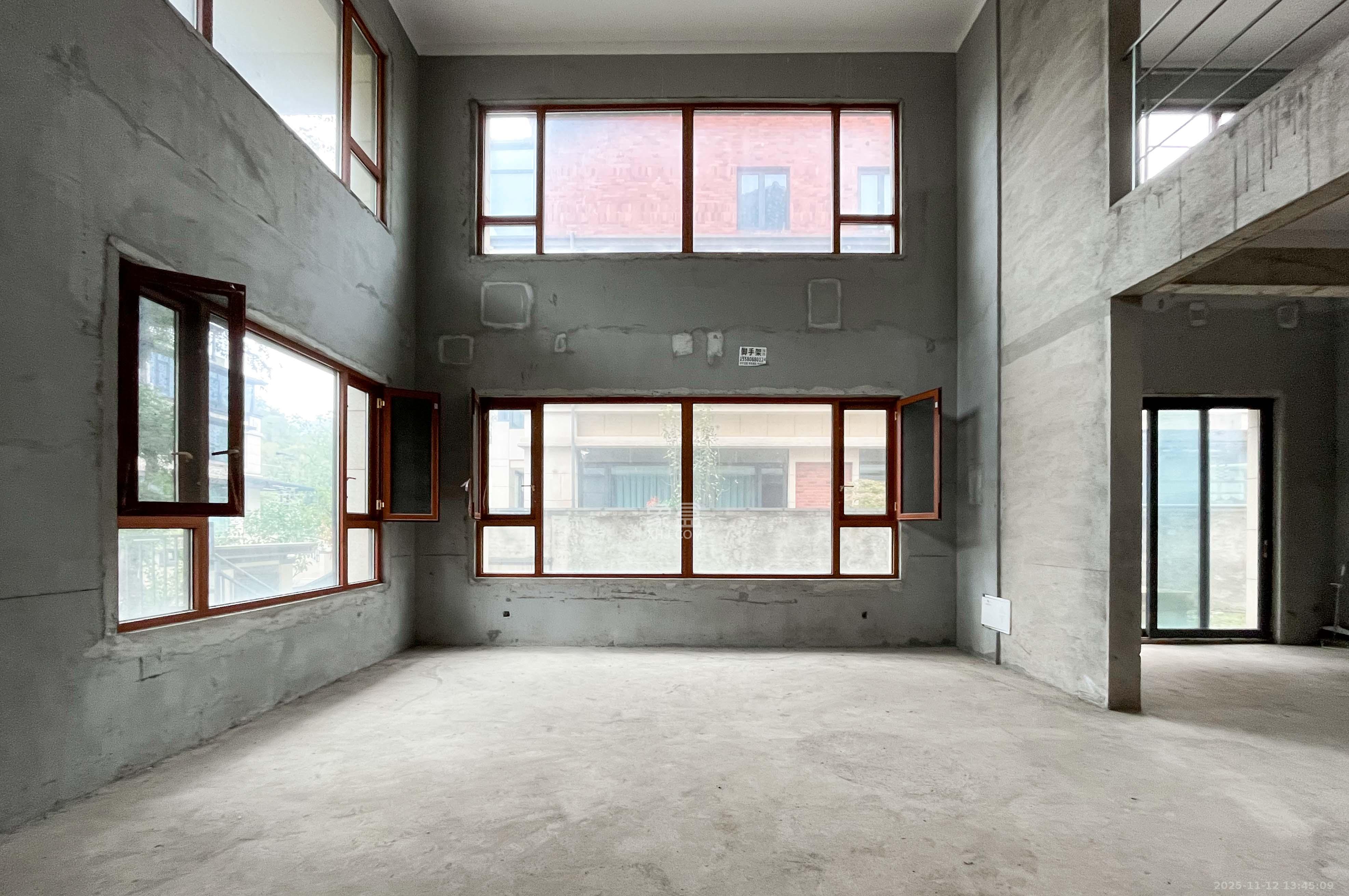 长房梅溪香山  8室4厅4卫    980.0万