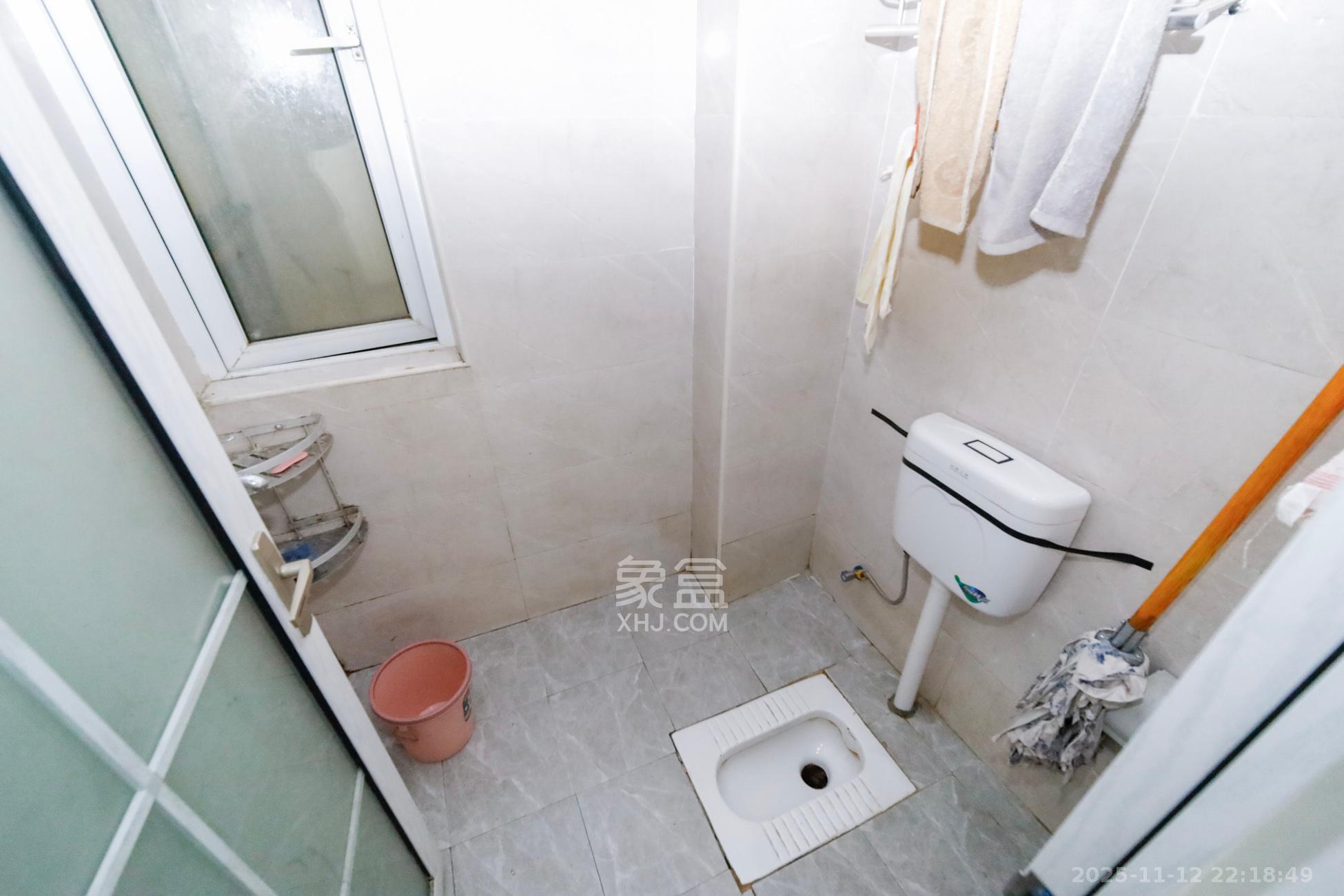 蓝光幸福满庭  3室2厅1卫    68.0万卫生间