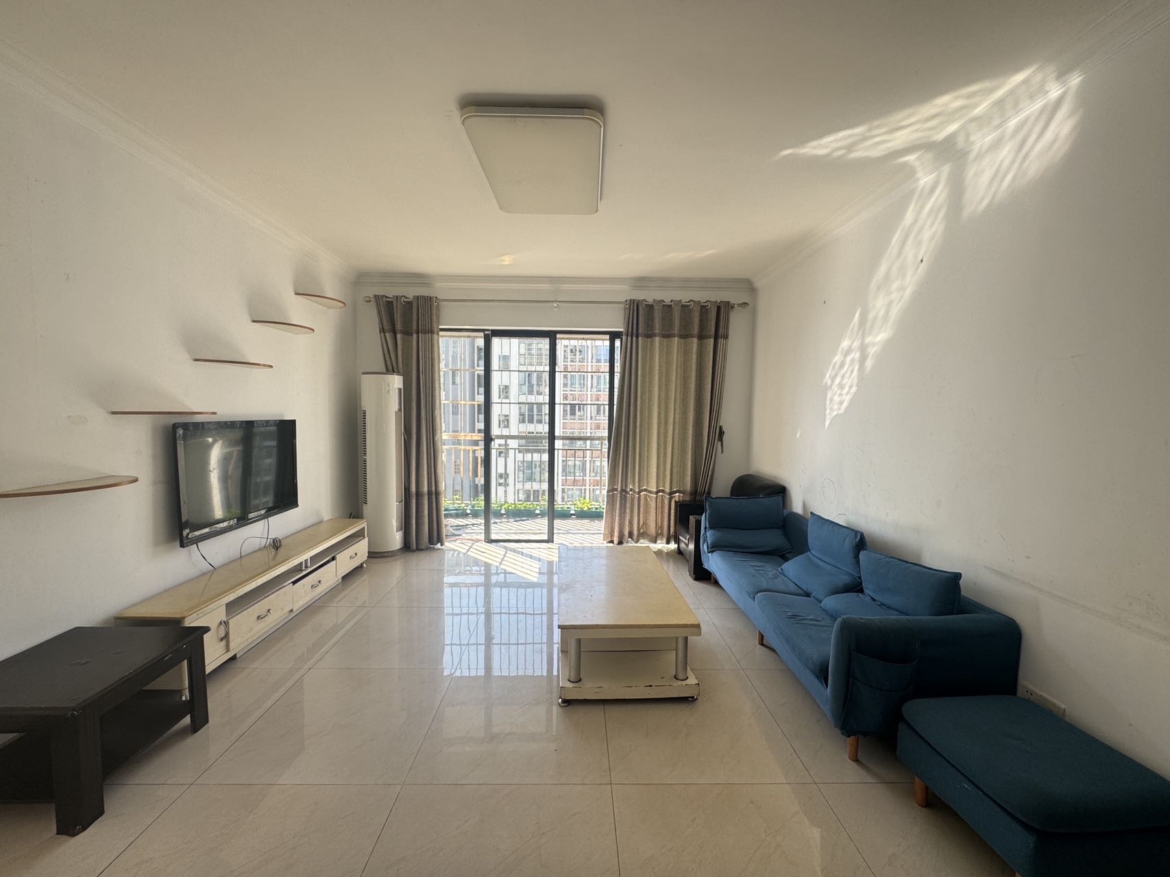 锦地翰城一期 3室2厅2卫 135.0万 锦地翰城一期 3室2厅2卫 135.0万客厅