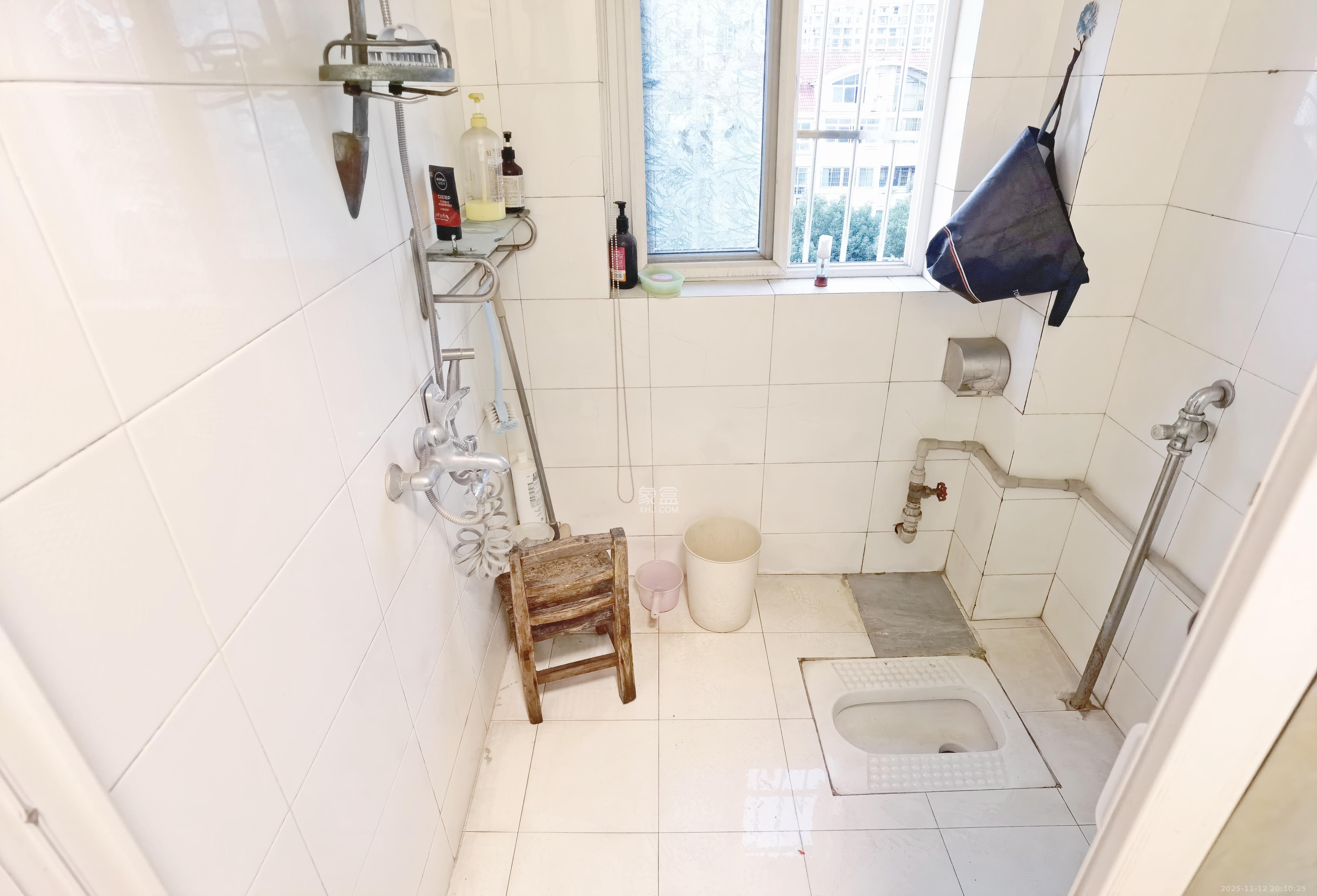 德润园  5室2厅1卫    72.0万卫生间