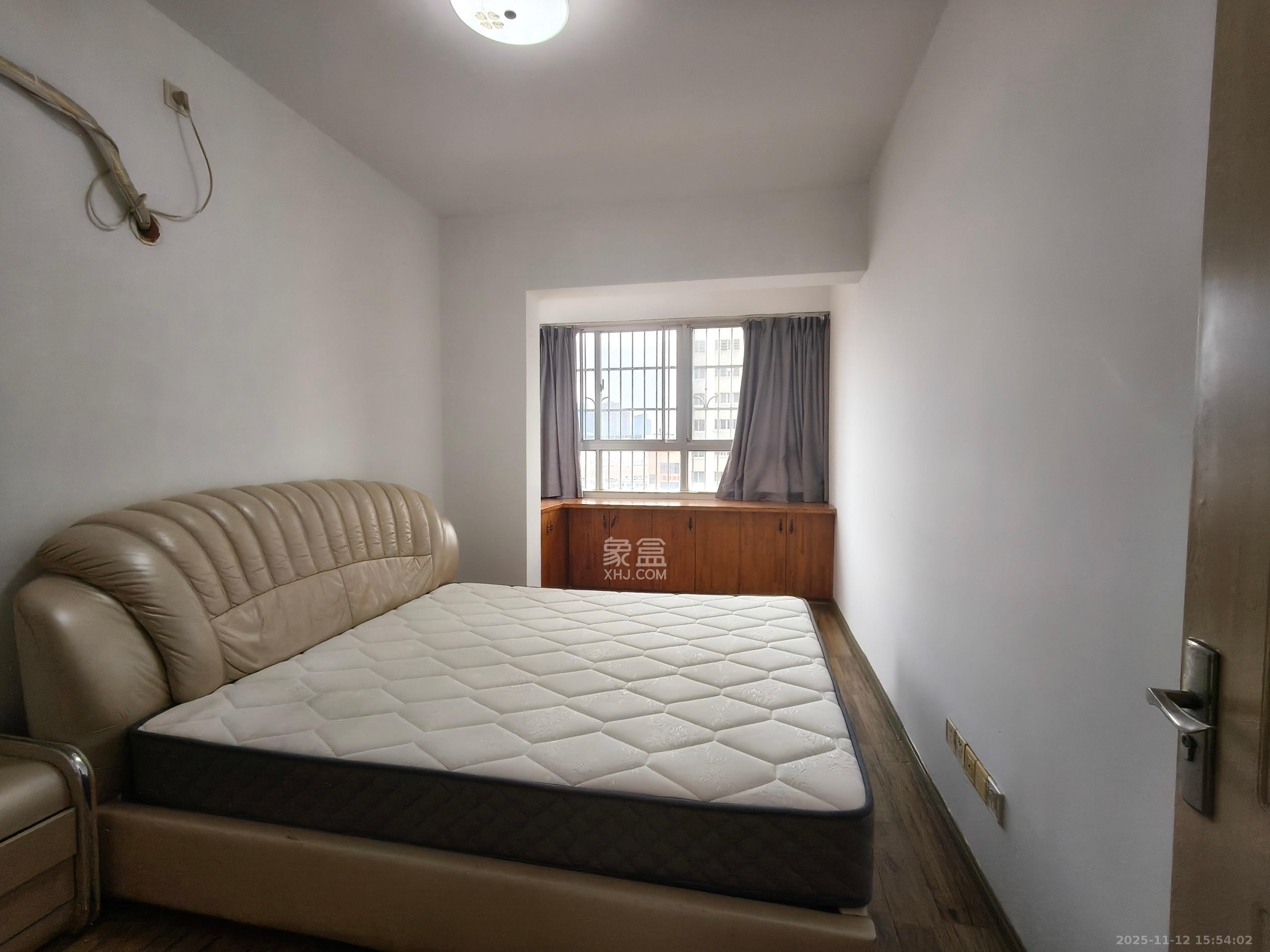 上河国际B座  1室2厅2卫    2200.0元/月室内图