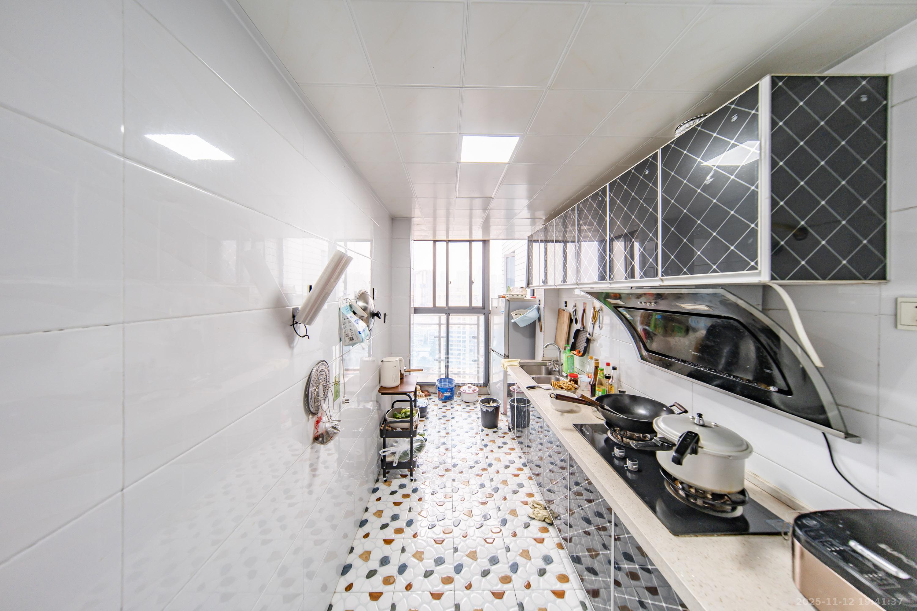 凯乐国际城 2室2厅1卫 102.0万 凯乐国际城 2室2厅1卫 102.0万厨房