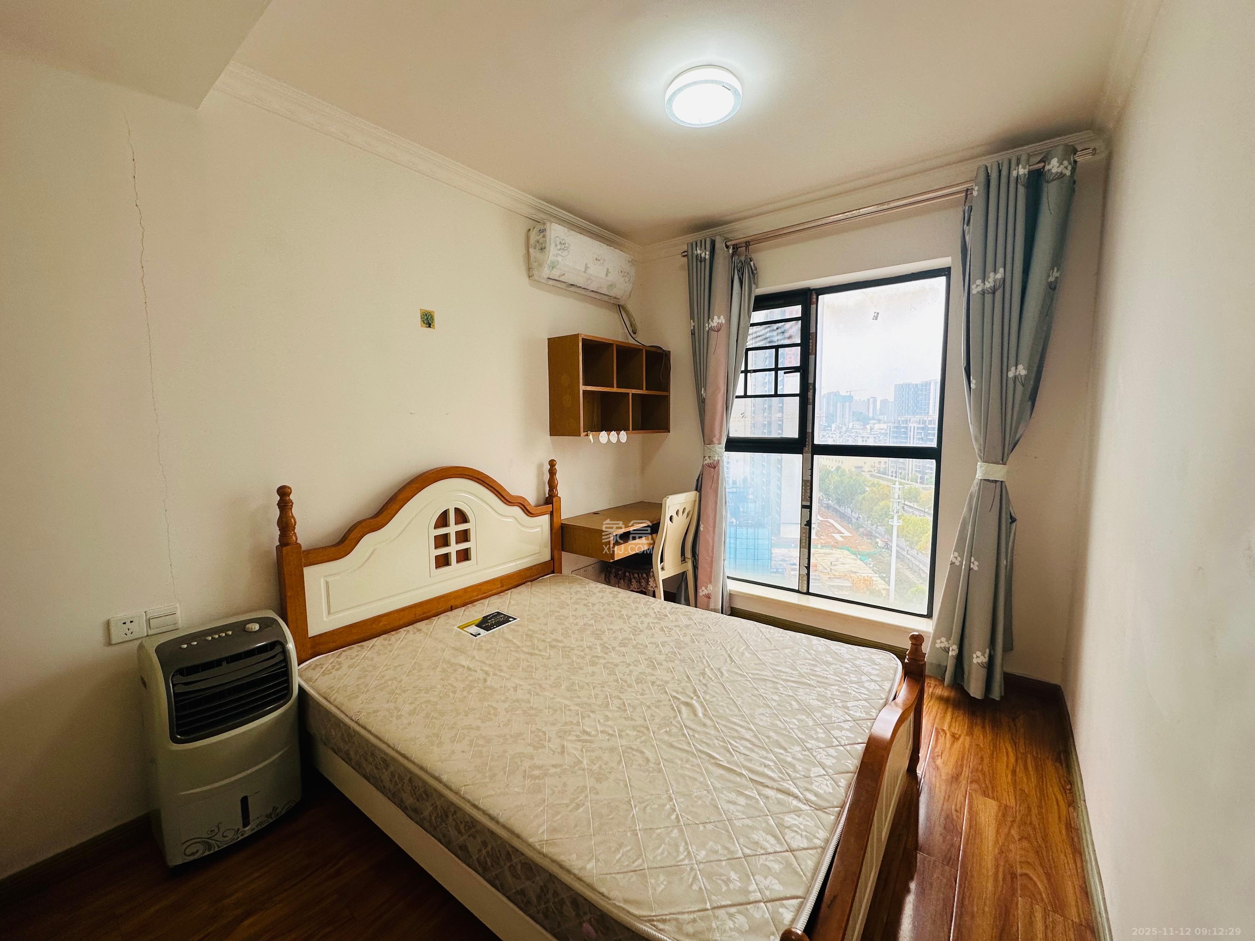 振业城二期  3室2厅1卫    3200.0元/月室内图