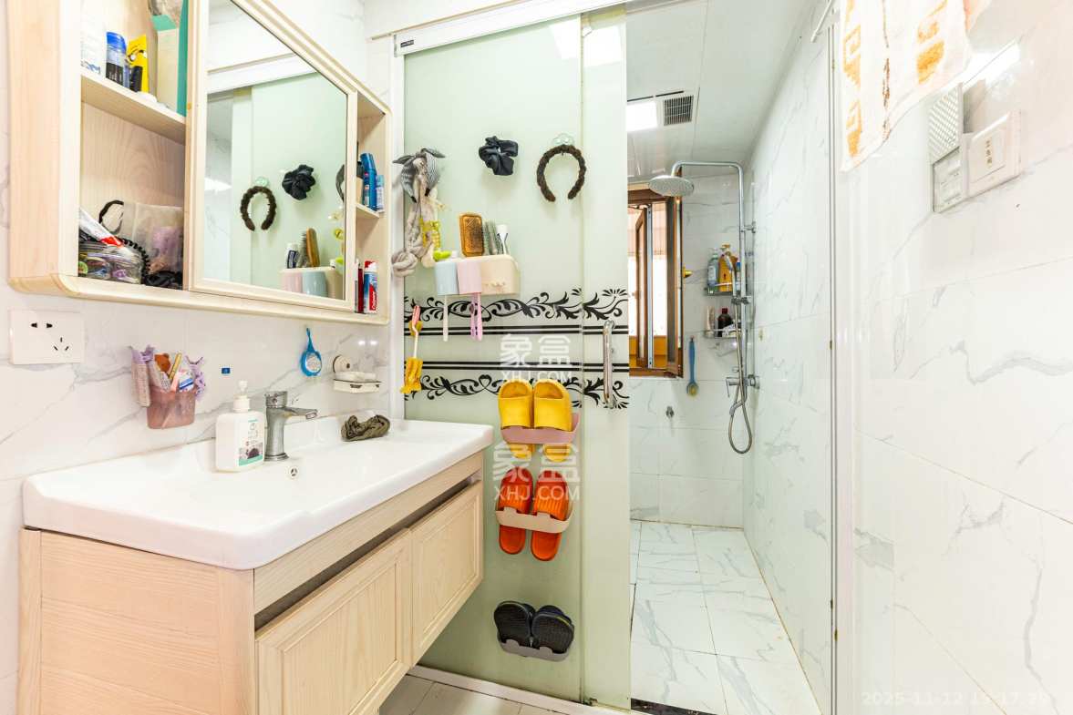 MOMA当代广场 3室1厅1卫 55.0万 MOMA当代广场 3室1厅1卫 55.0万卫生间