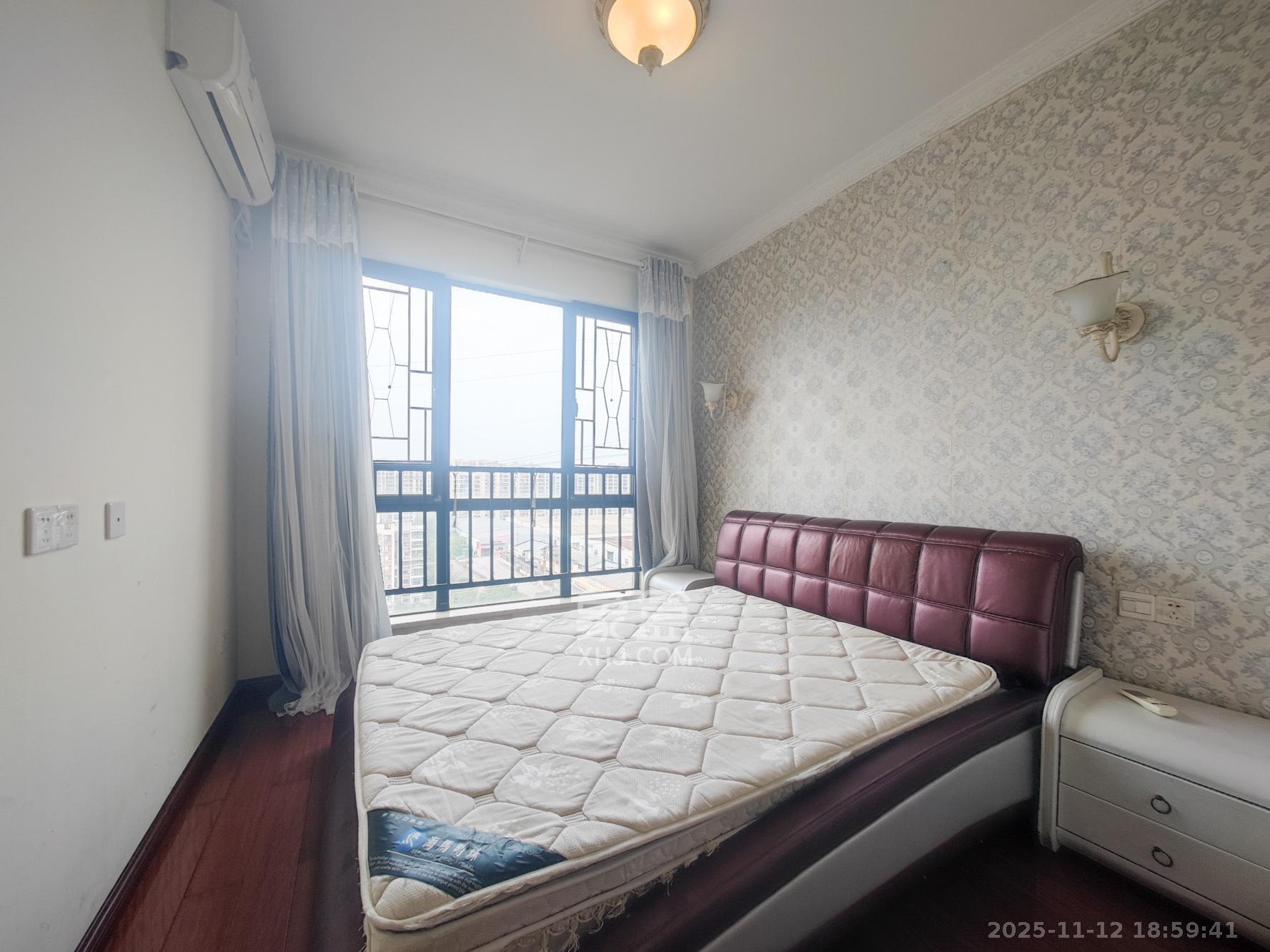 翡翠云天  1室1厅1卫    68.0万卧室