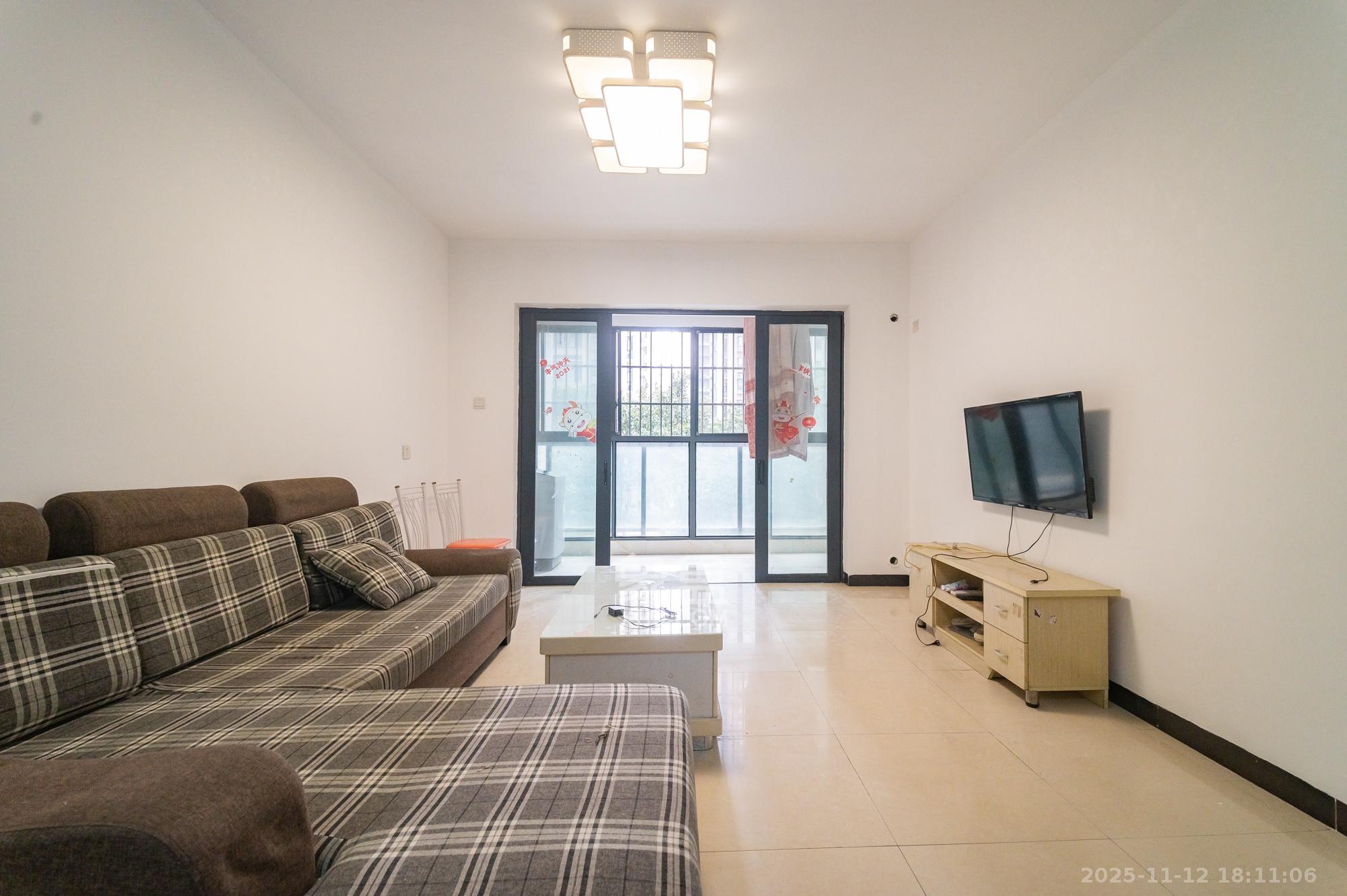 蓝山郡 3室2厅1卫 53.8万 蓝山郡 3室2厅1卫 53.8万客厅