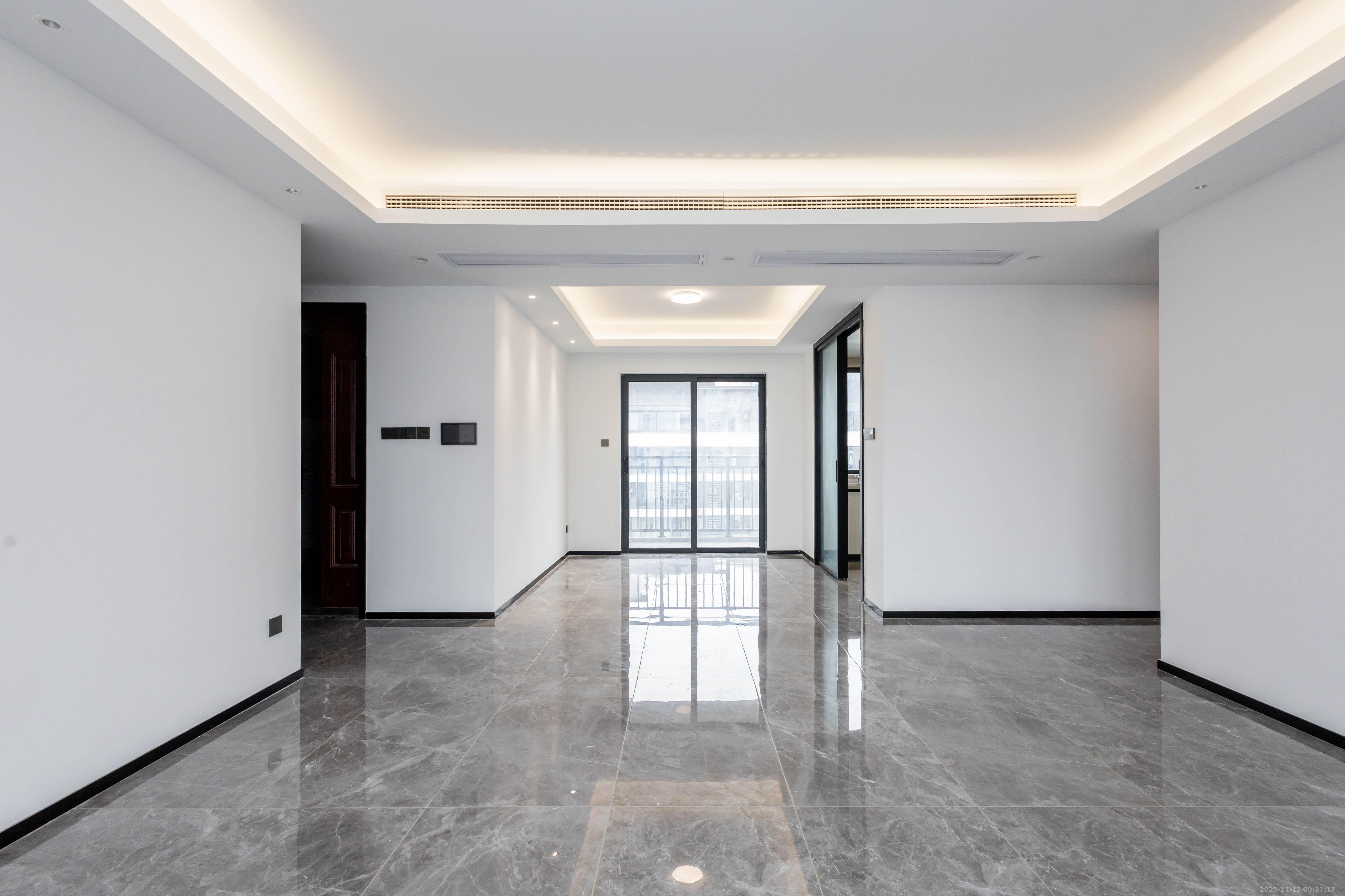 湘语洺悦  4室2厅2卫    200.0万客厅