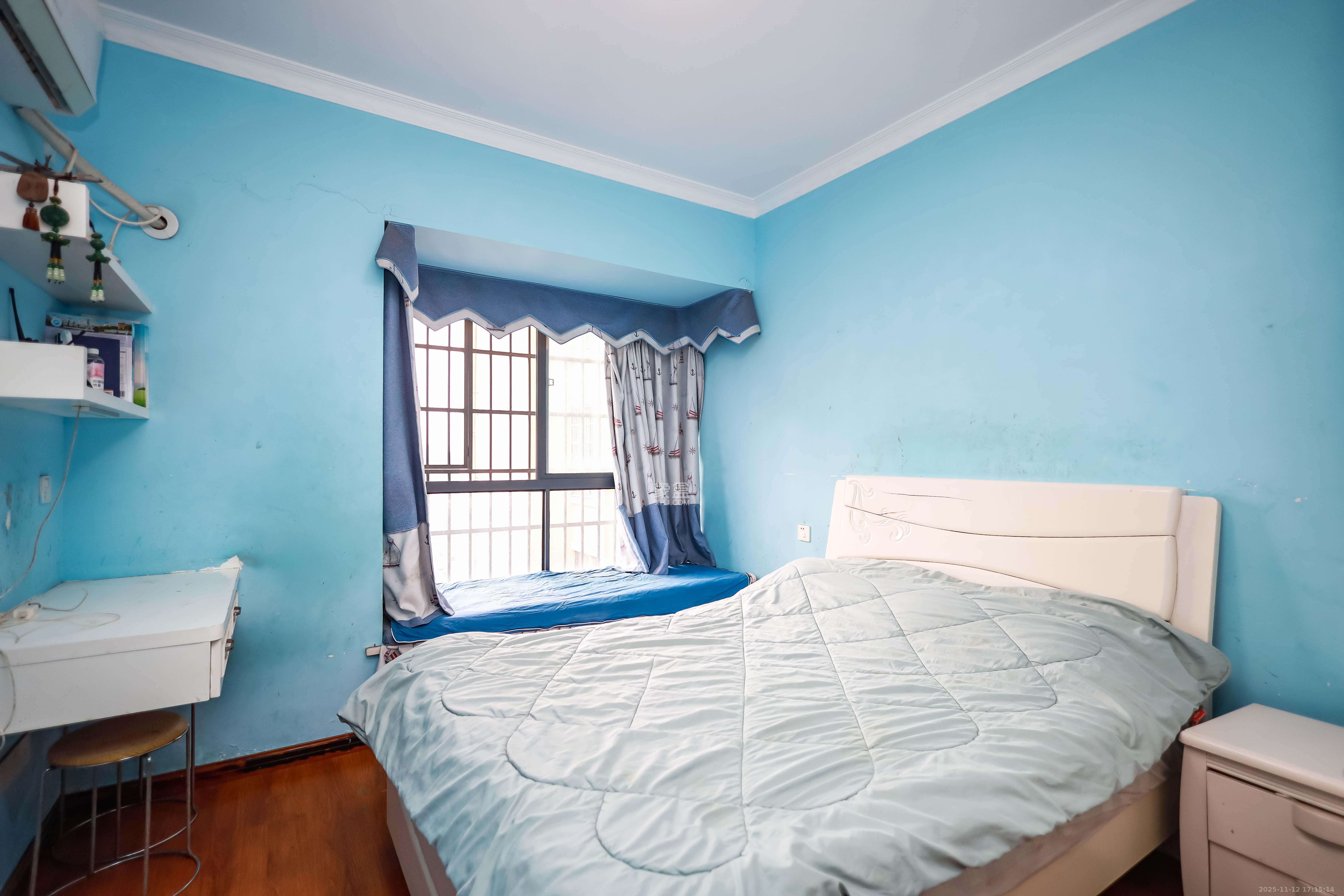 天麓尚层  4室2厅2卫    98.0万卧室