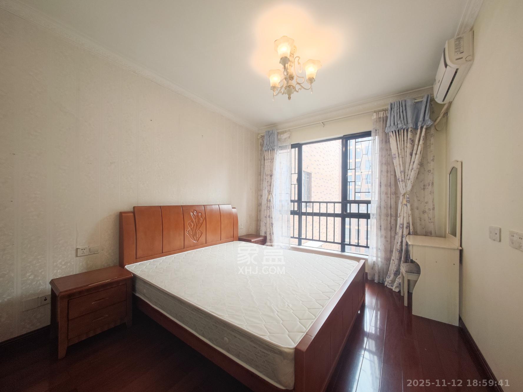 翡翠云天 1室1厅1卫 68.0万 翡翠云天 1室1厅1卫 68.0万卧室