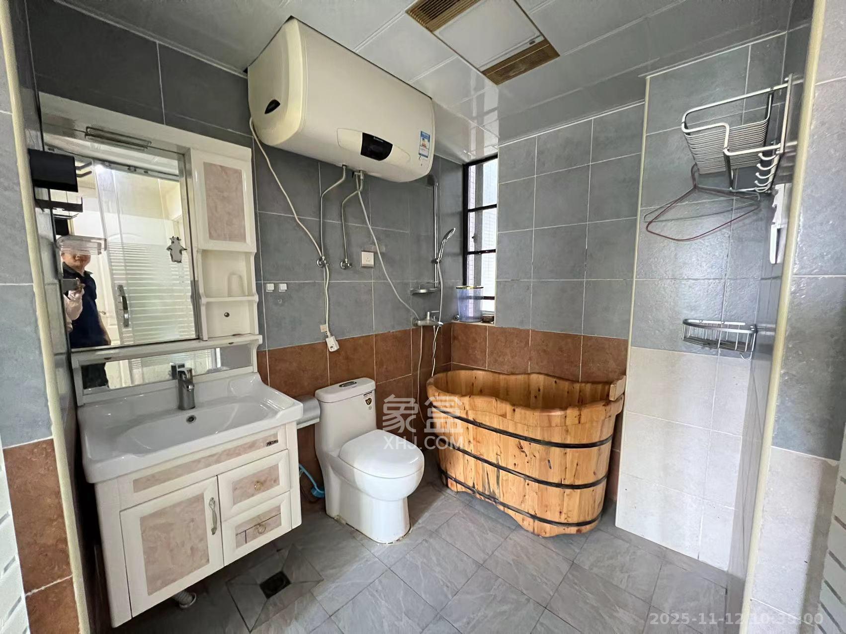 花样年华 4室2厅2卫 2400.0元/月 花样年华 4室2厅2卫 2400.0元/月室内图