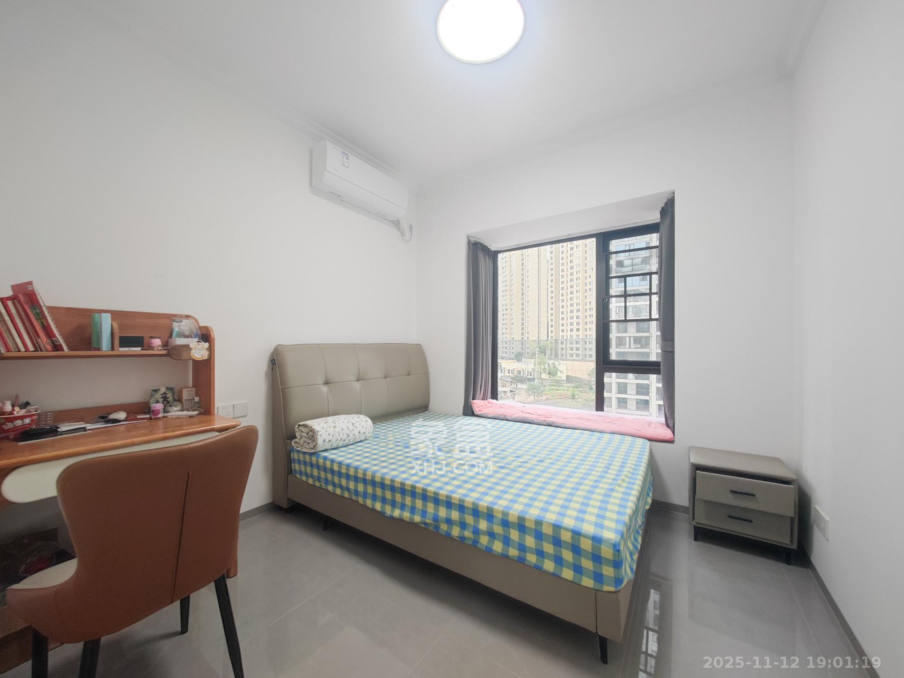 润和翰文府 4室2厅2卫 130.0万 润和翰文府 4室2厅2卫 130.0万卧室