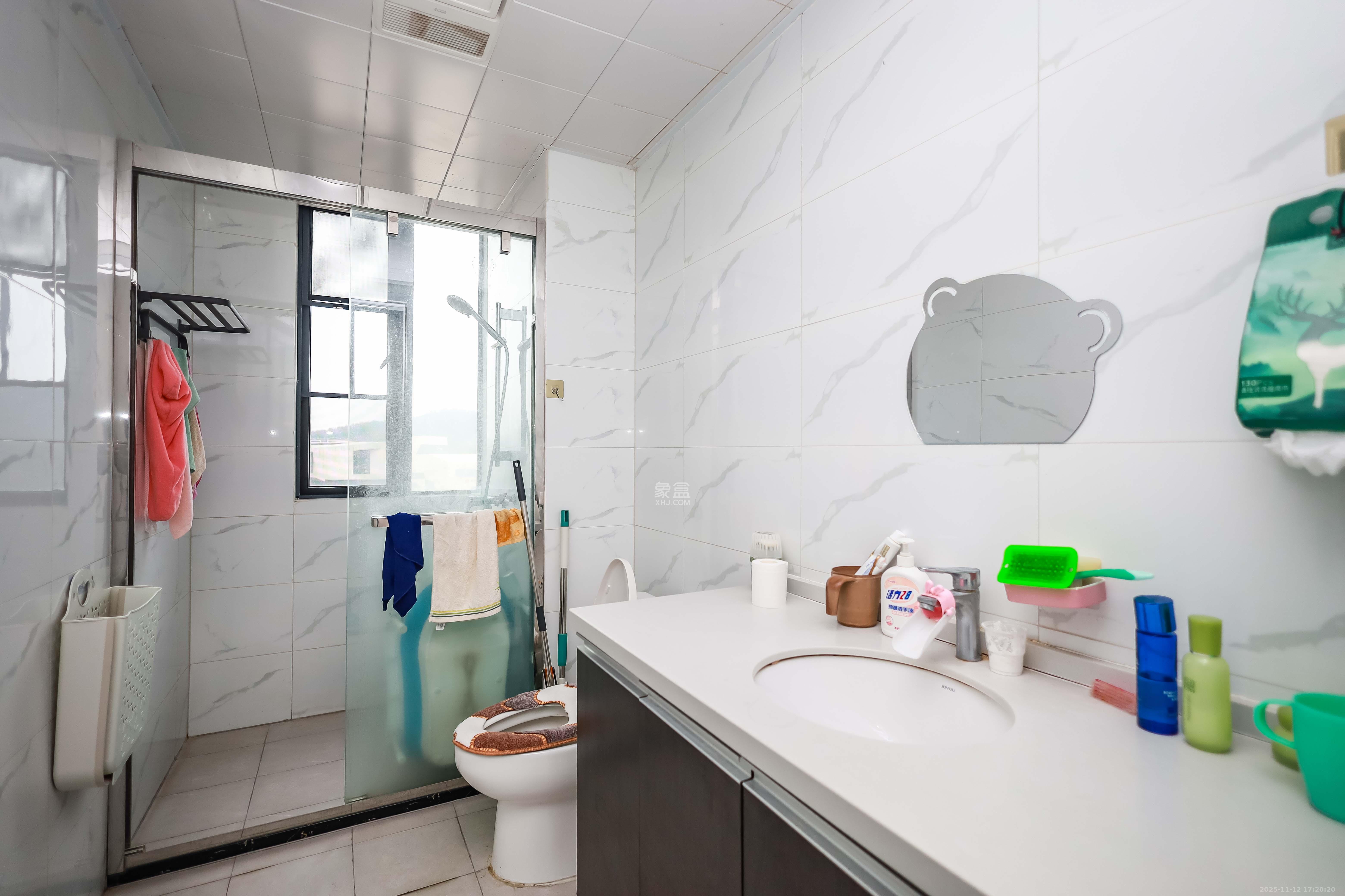 麓谷山湖郡  4室2厅2卫    121.0万卫生间