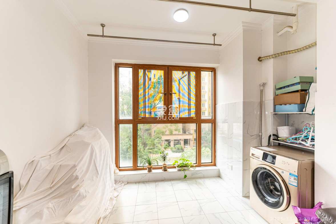 MOMA当代广场 3室1厅1卫 55.0万 MOMA当代广场 3室1厅1卫 55.0万阳台