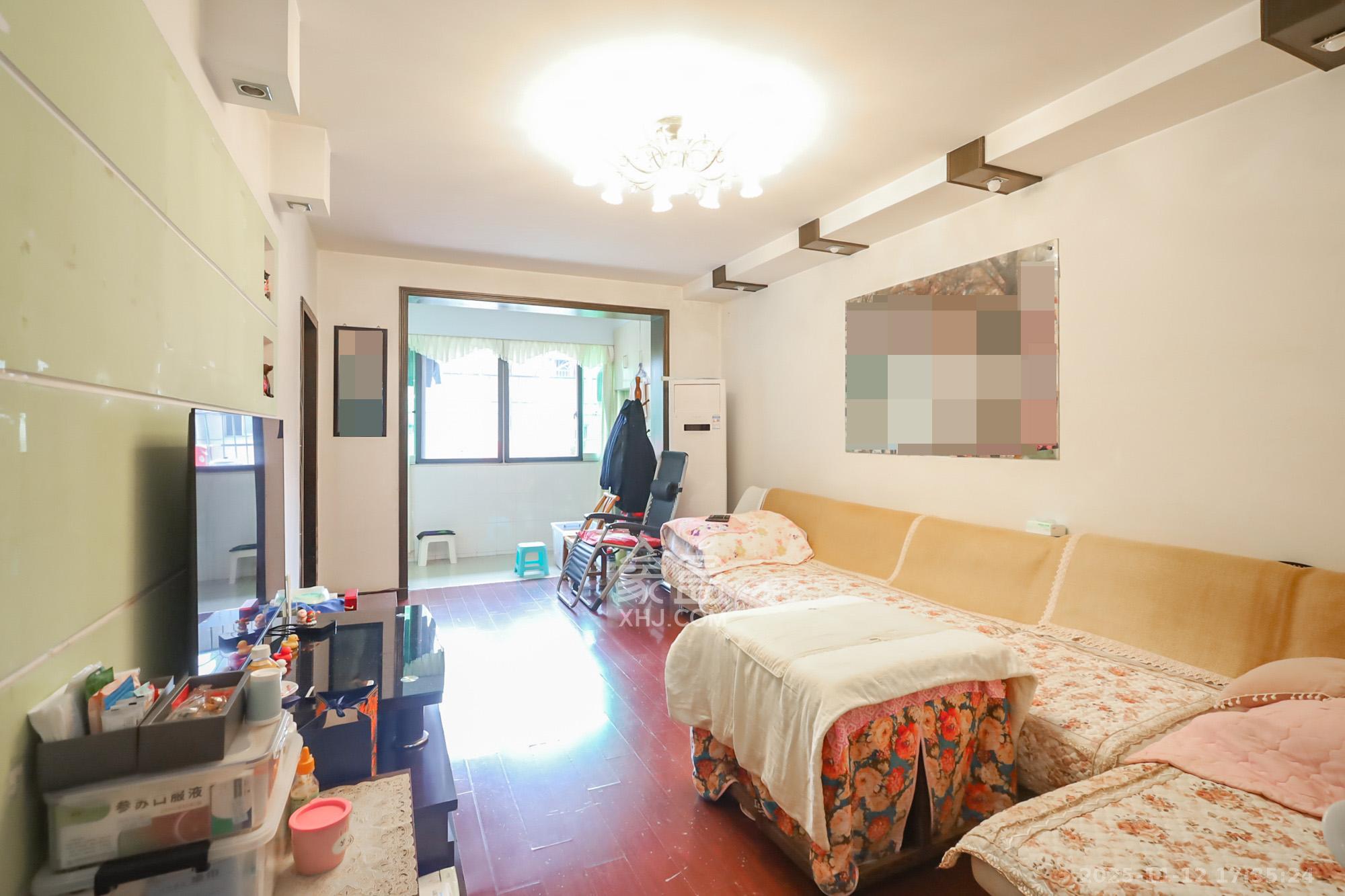 园林局宿舍  2室2厅1卫    61.8万客厅