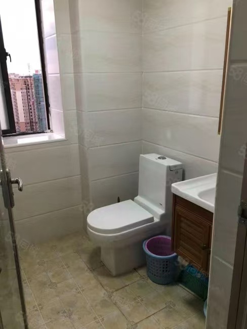 绿地城玺园 1室1厅1卫 37.0万 绿地城玺园 1室1厅1卫 37.0万客厅