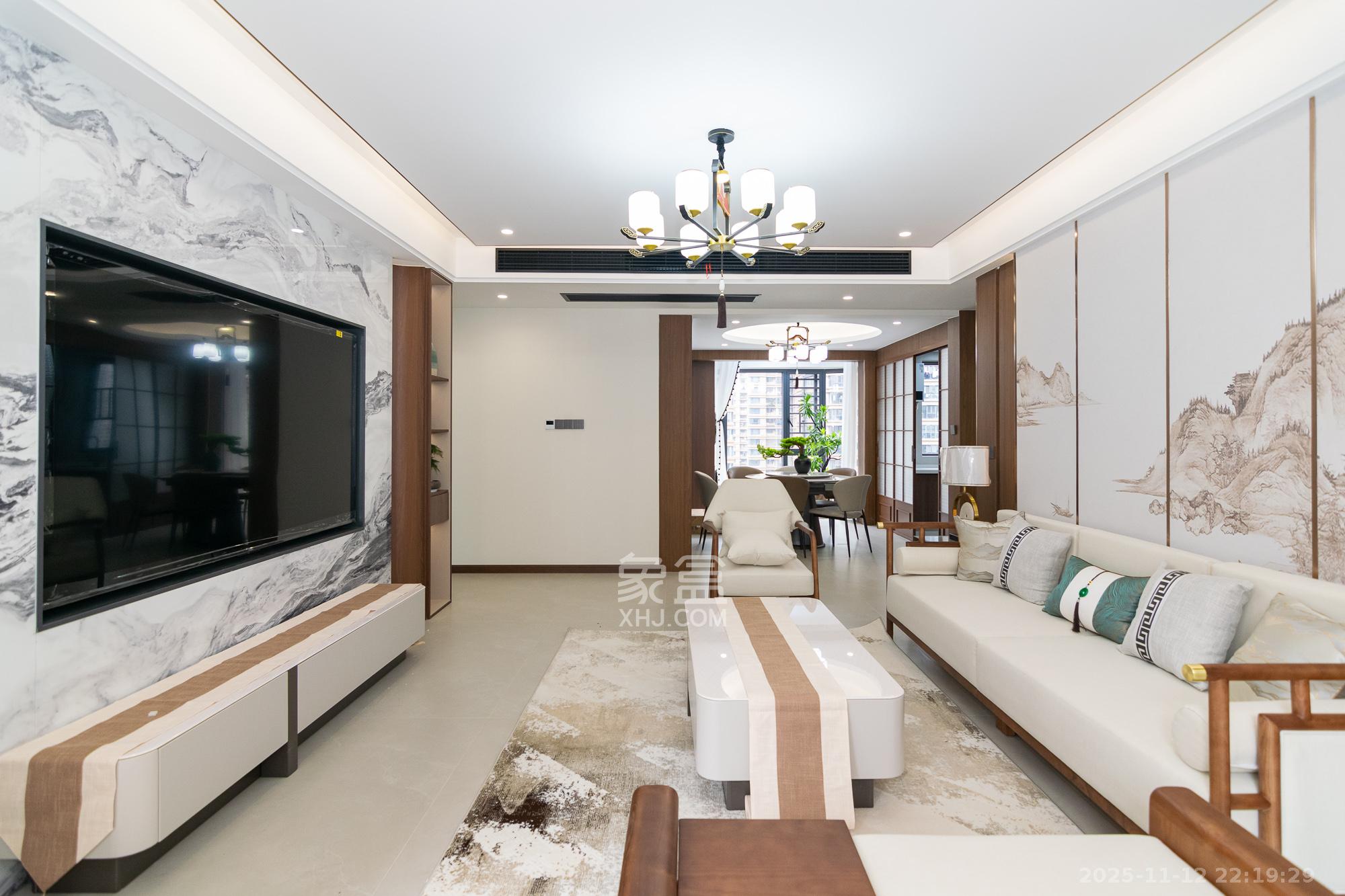 润和长郡(润和紫郡二三期) 5室2厅2卫 129.0万 润和长郡(润和紫郡二三期) 5室2厅2卫 129.0万客厅