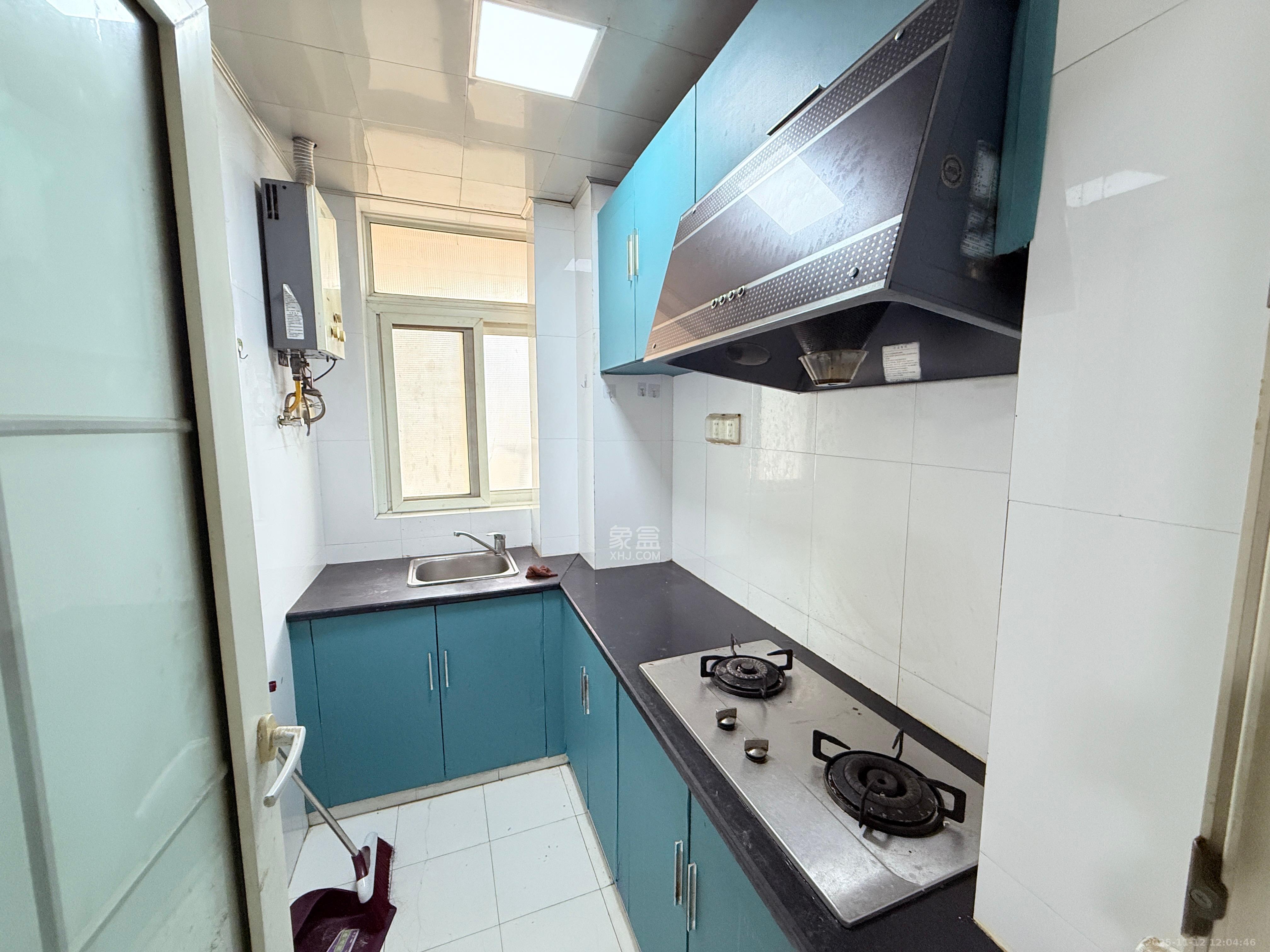 金碧文华  1室1厅1卫    1300.0元/月室内图