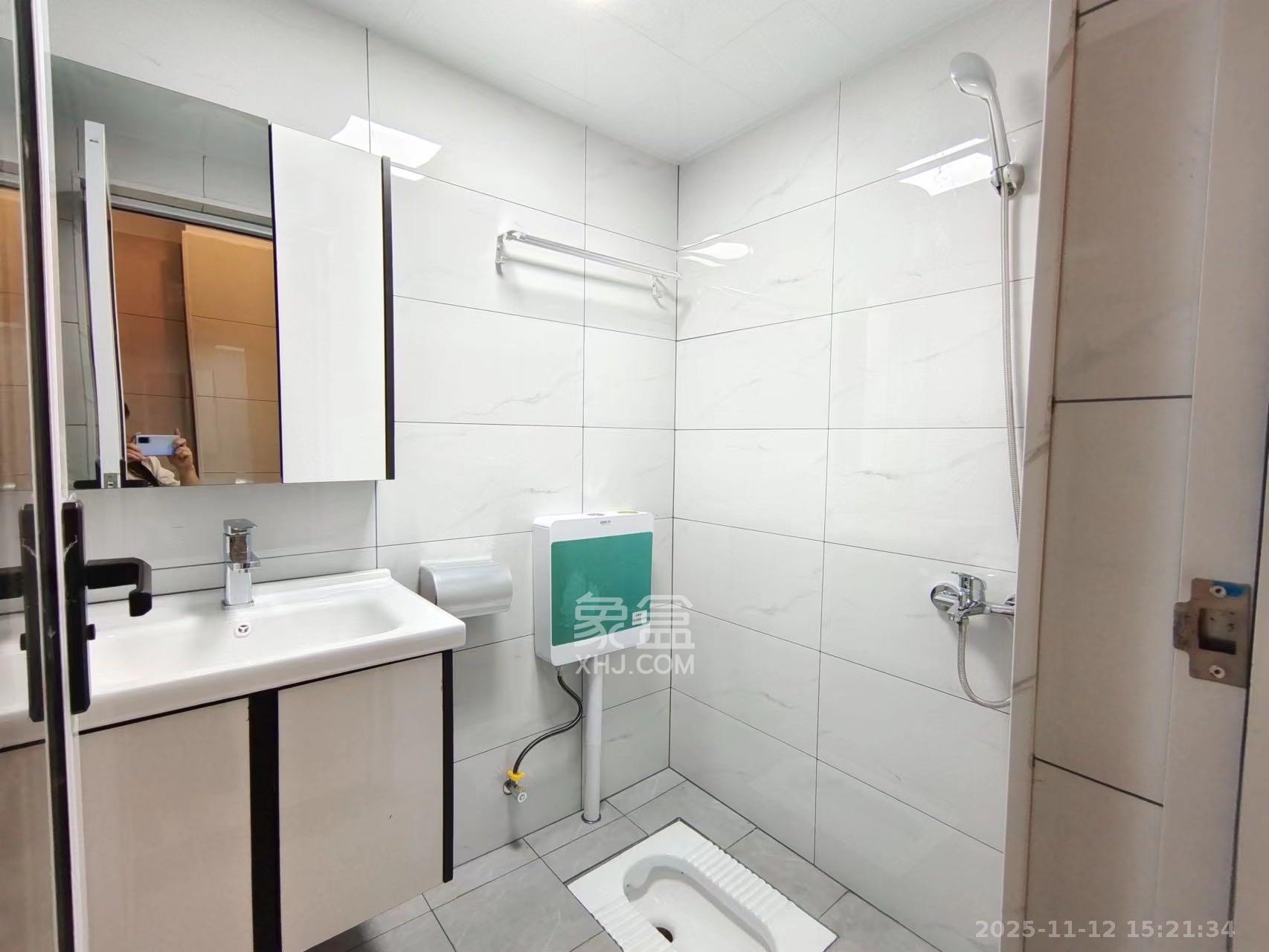 华润置地广场二期 1室1厅1卫 1600.0元/月 华润置地广场二期 1室1厅1卫 1600.0元/月室内图